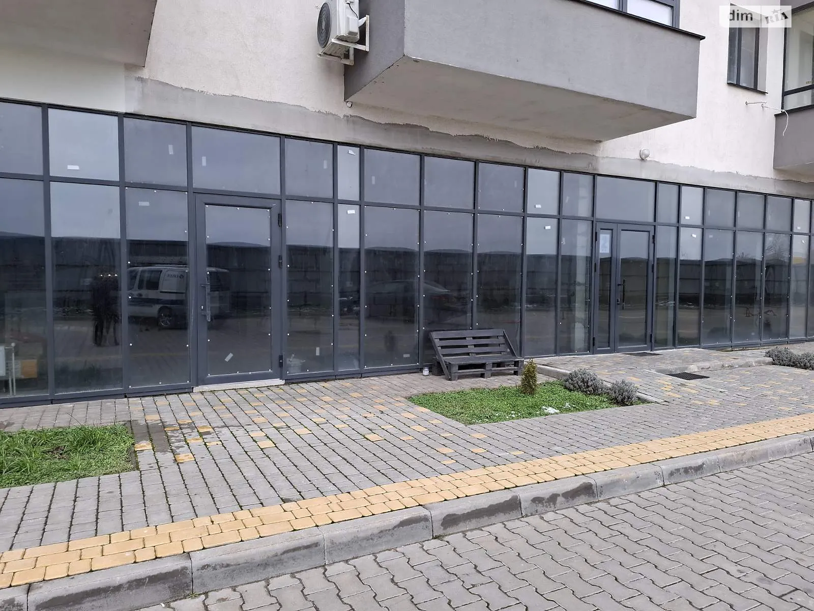 Продается офис 45 кв. м в бизнес-центре, цена: 23500 $ - фото 1