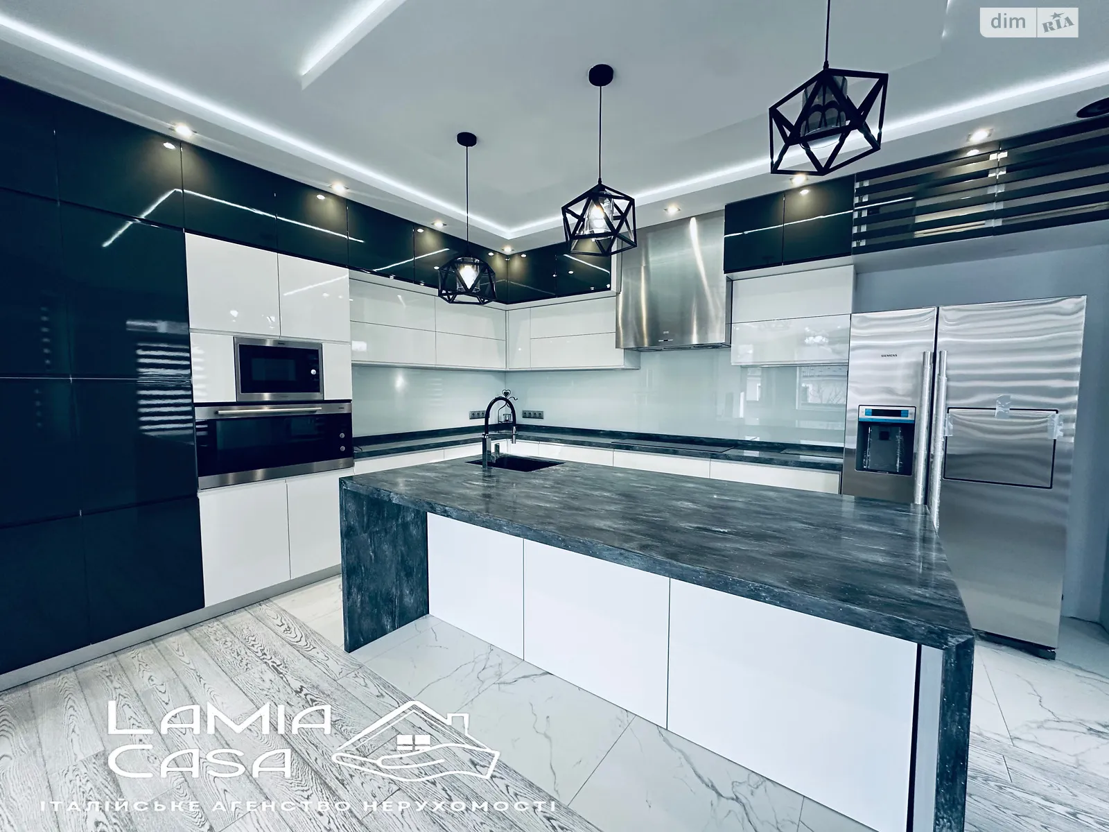 Продается дом на 2 этажа 240 кв. м с участком, цена: 340000 $ - фото 1