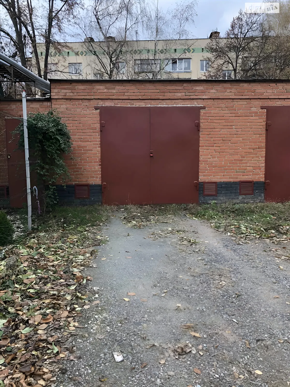 Продается место в гаражном кооперативе под легковое авто на 23.5 кв. м, цена: 27500 $ - фото 1