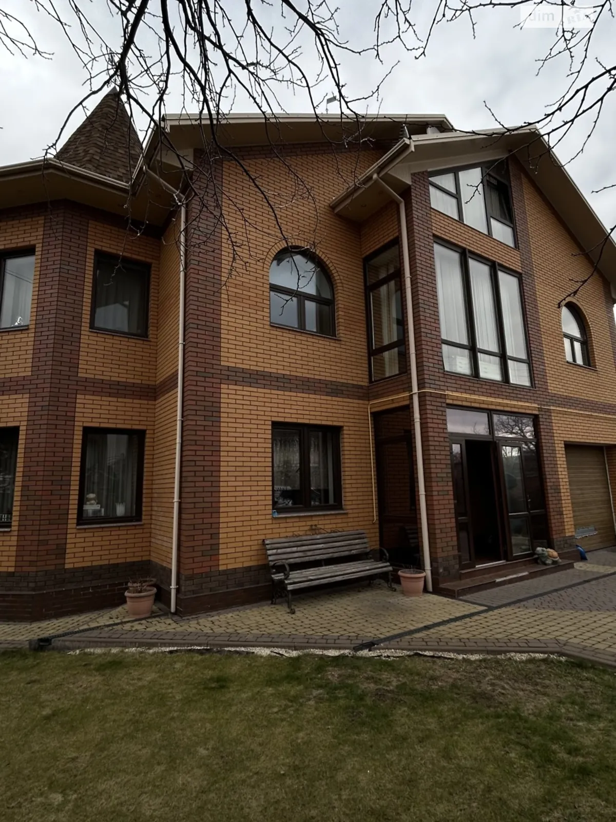 Здається в оренду будинок 3 поверховий 10 кв. м з гаражем, цена: 2000 $ - фото 1