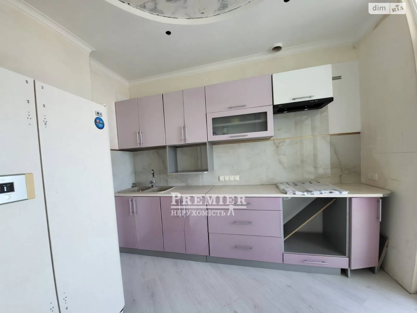 Продається 1-кімнатна квартира 49 кв. м у Одесі, просп. Небесної Сотні - фото 1