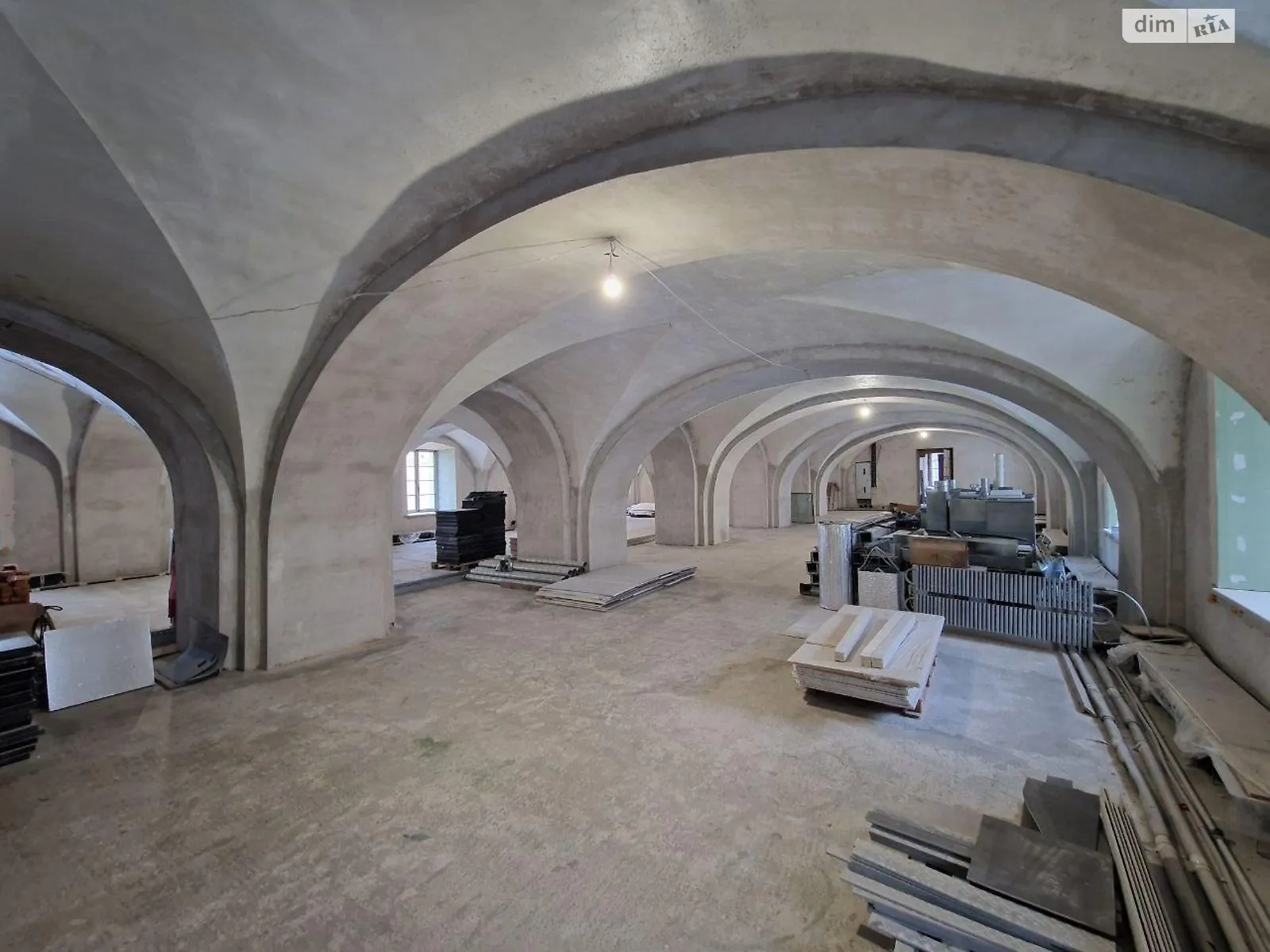 Сдается в аренду офис 420 кв. м в бизнес-центре, цена: 12850 $ - фото 1