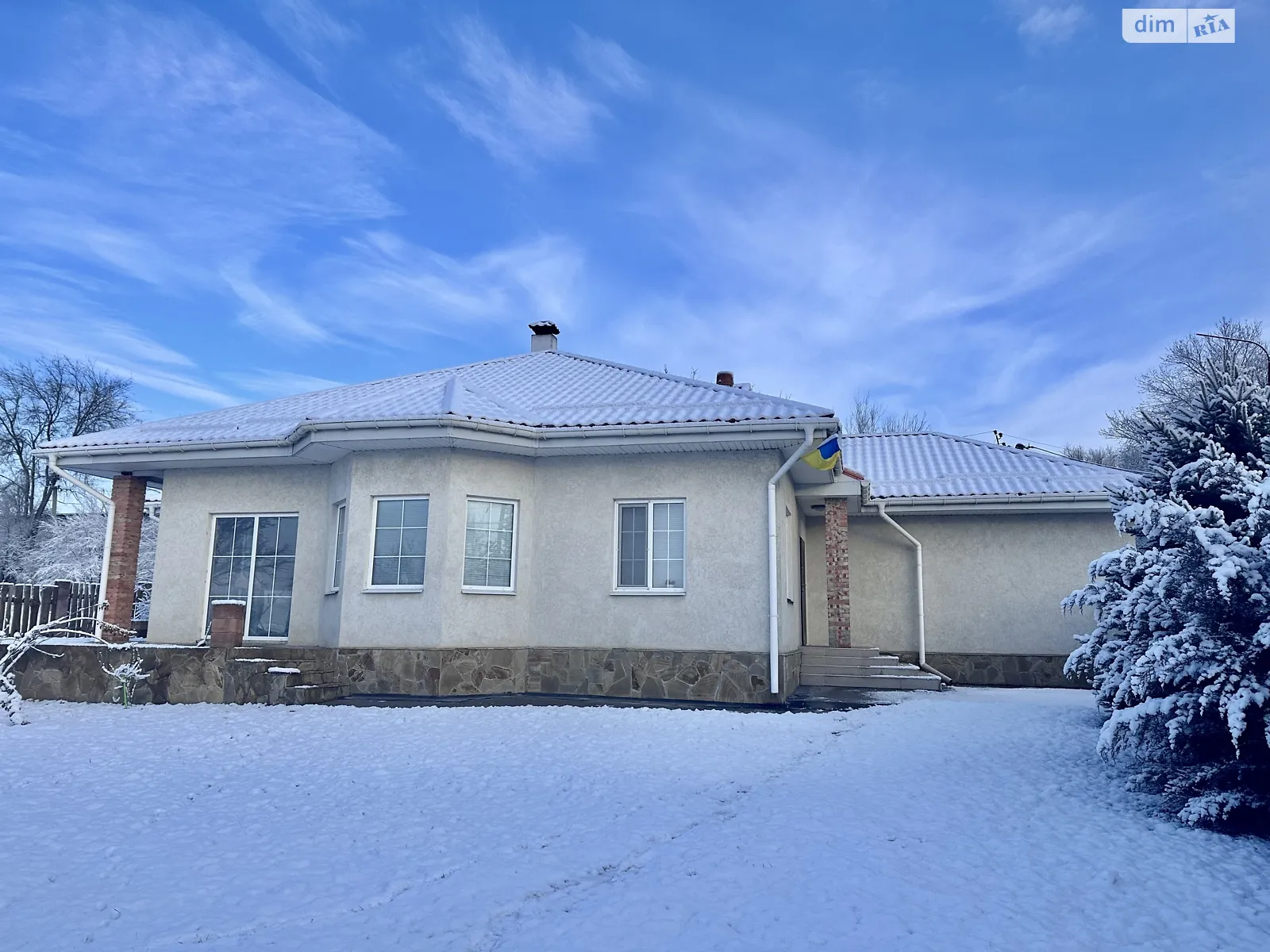Продается одноэтажный дом 352 кв. м с баней/сауной, цена: 115000 $ - фото 1