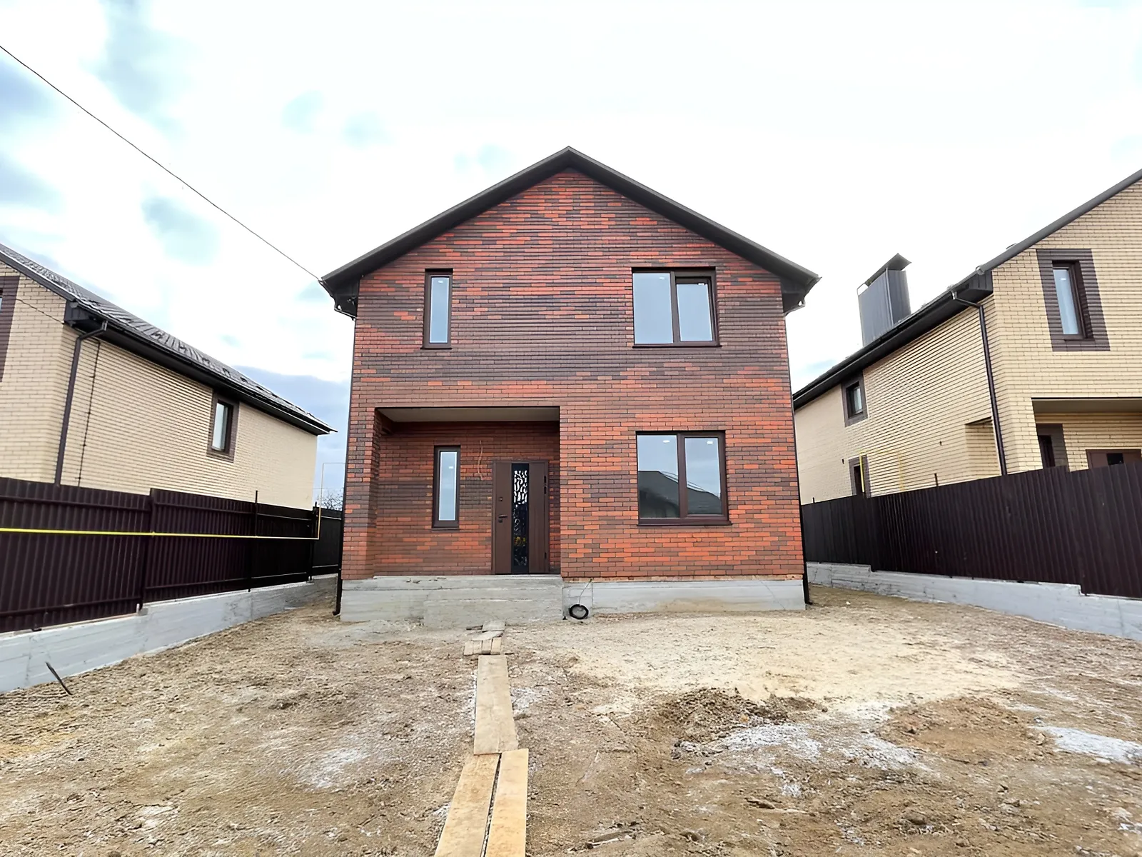 Продается дом на 2 этажа 125 кв. м с мансардой, цена: 93000 $ - фото 1