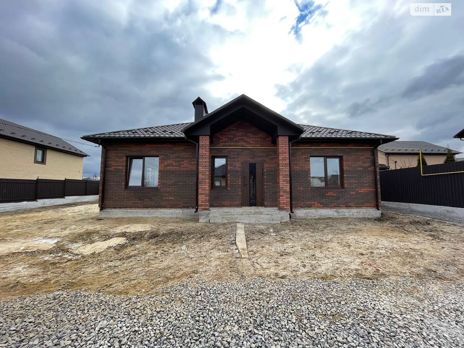 Продается дом на 2 этажа 105 кв. м с гаражом, цена: 91000 $ - фото 1