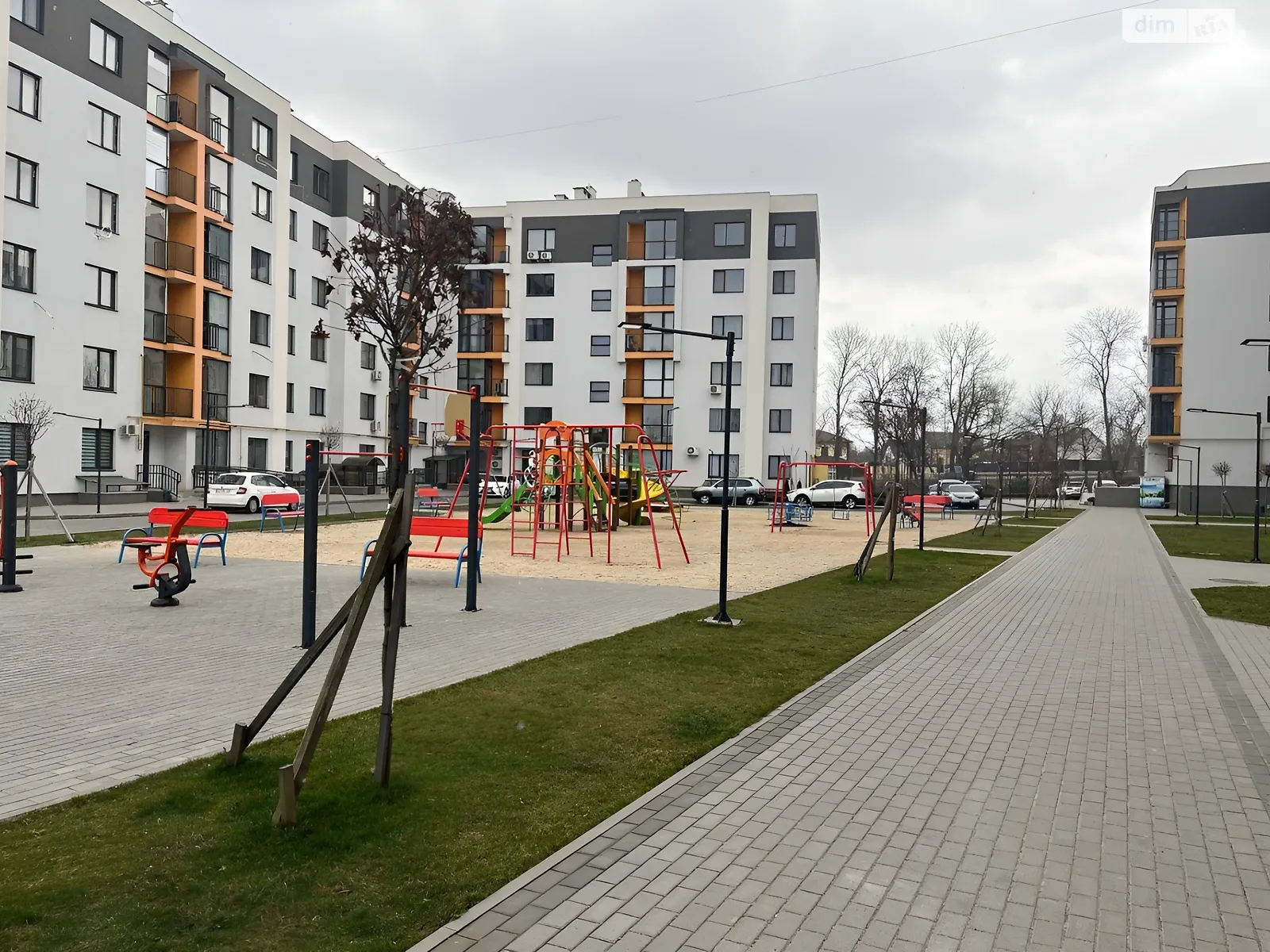 Продається 1-кімнатна квартира 47 кв. м у Березині, вул. Райдужна - фото 1