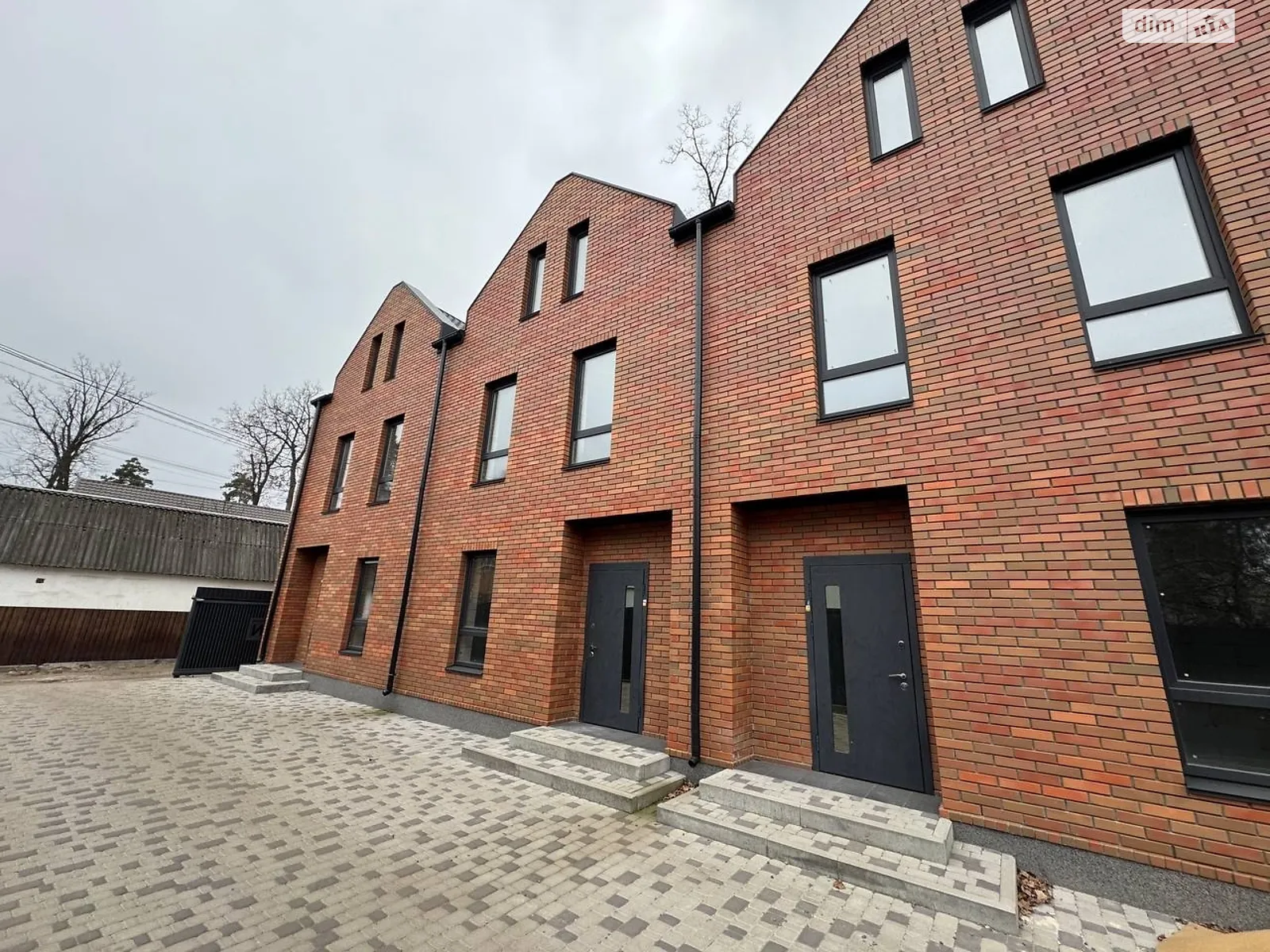 Продається будинок 3 поверховий 100 кв. м з балконом, цена: 68000 $ - фото 1