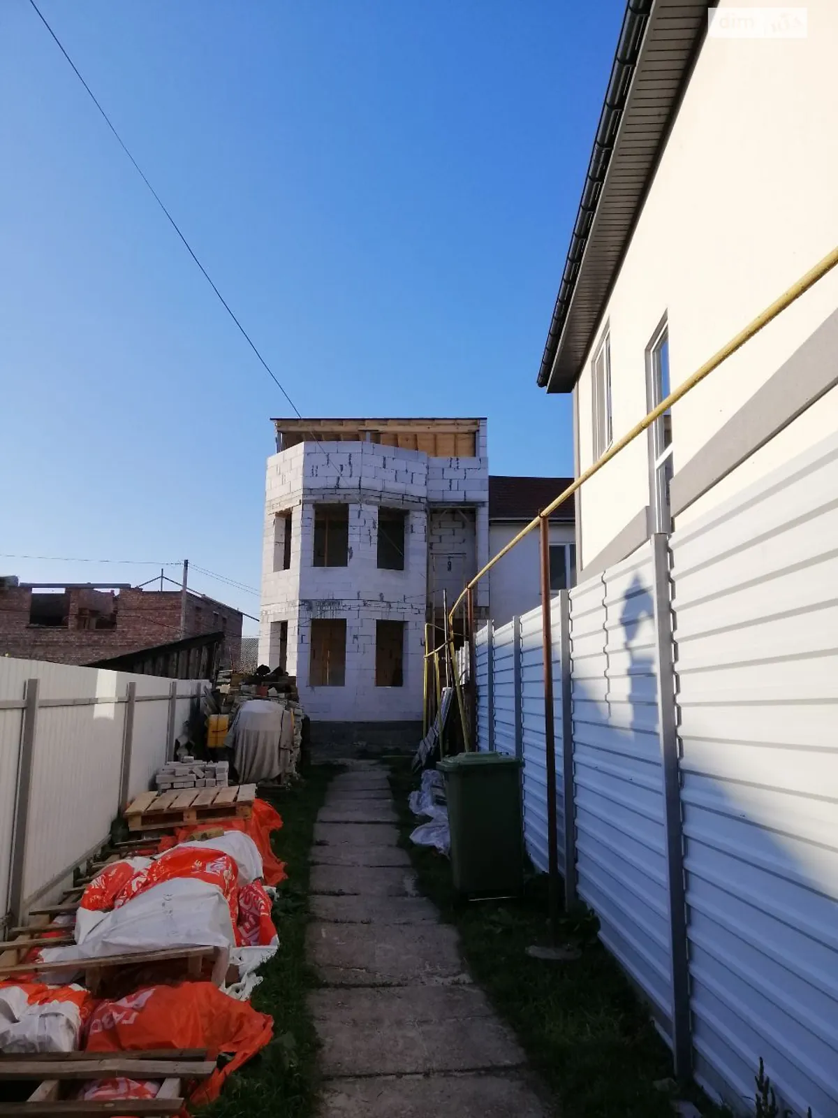 Продается дом на 2 этажа 131 кв. м с беседкой, цена: 87999 $ - фото 1