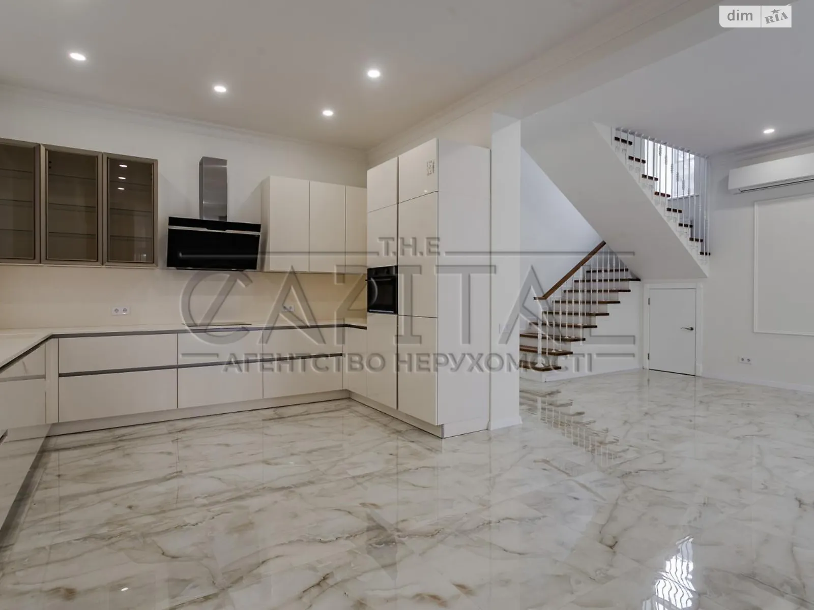 Продается дом на 2 этажа 203 кв. м с камином, цена: 390000 $ - фото 1