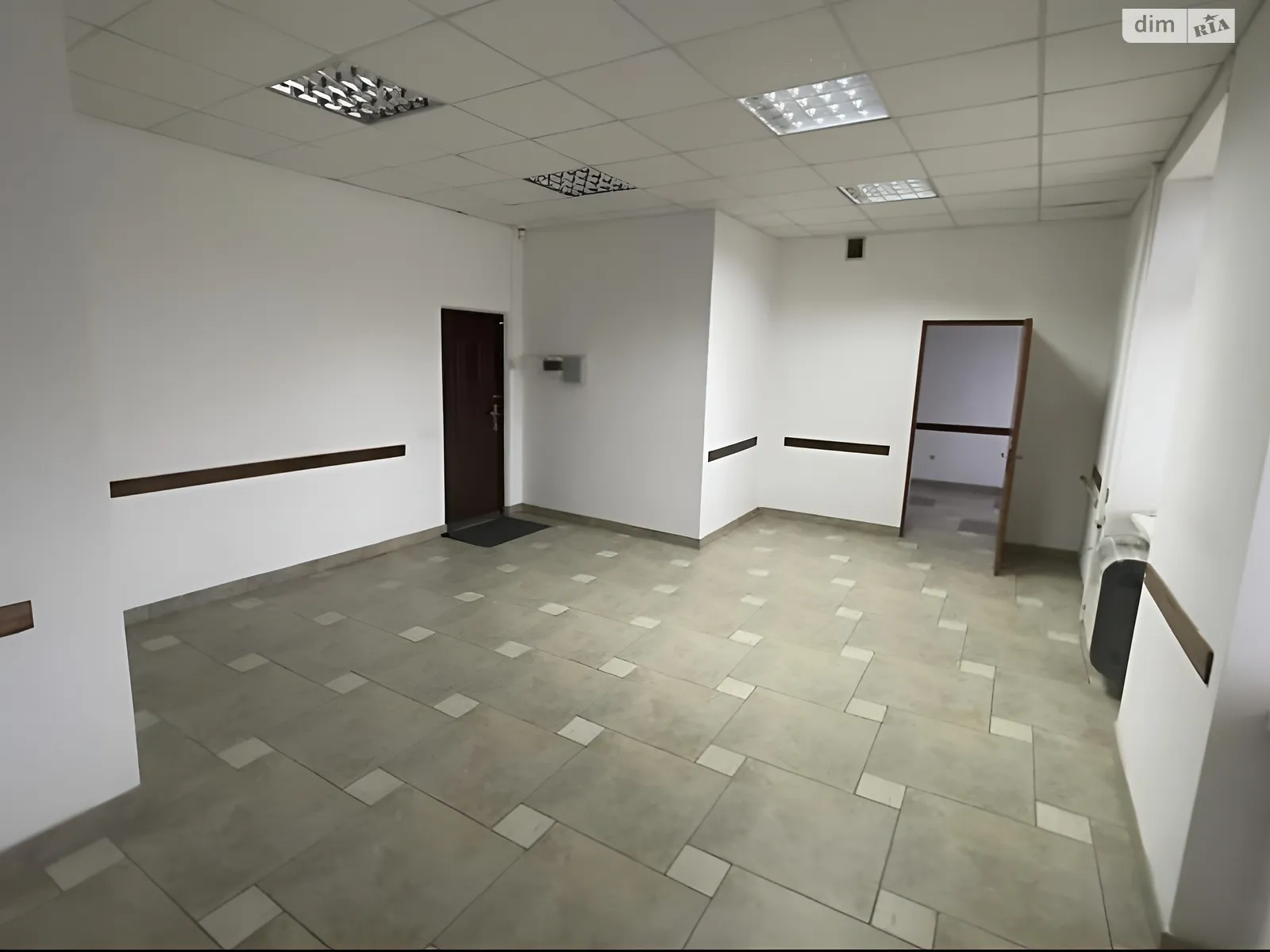Продається офіс 46 кв. м в бізнес-центрі, цена: 36800 $ - фото 1