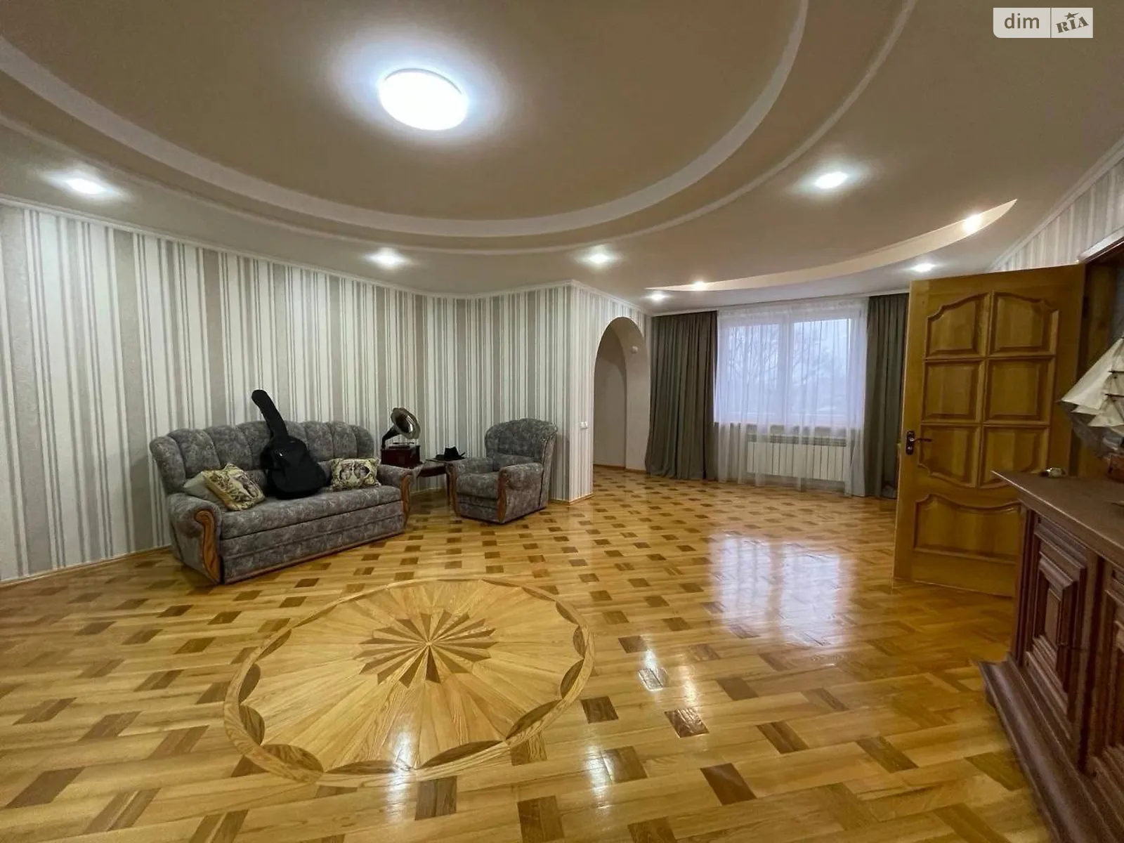 Продается дом на 2 этажа 212.3 кв. м с камином, цена: 430000 $ - фото 1