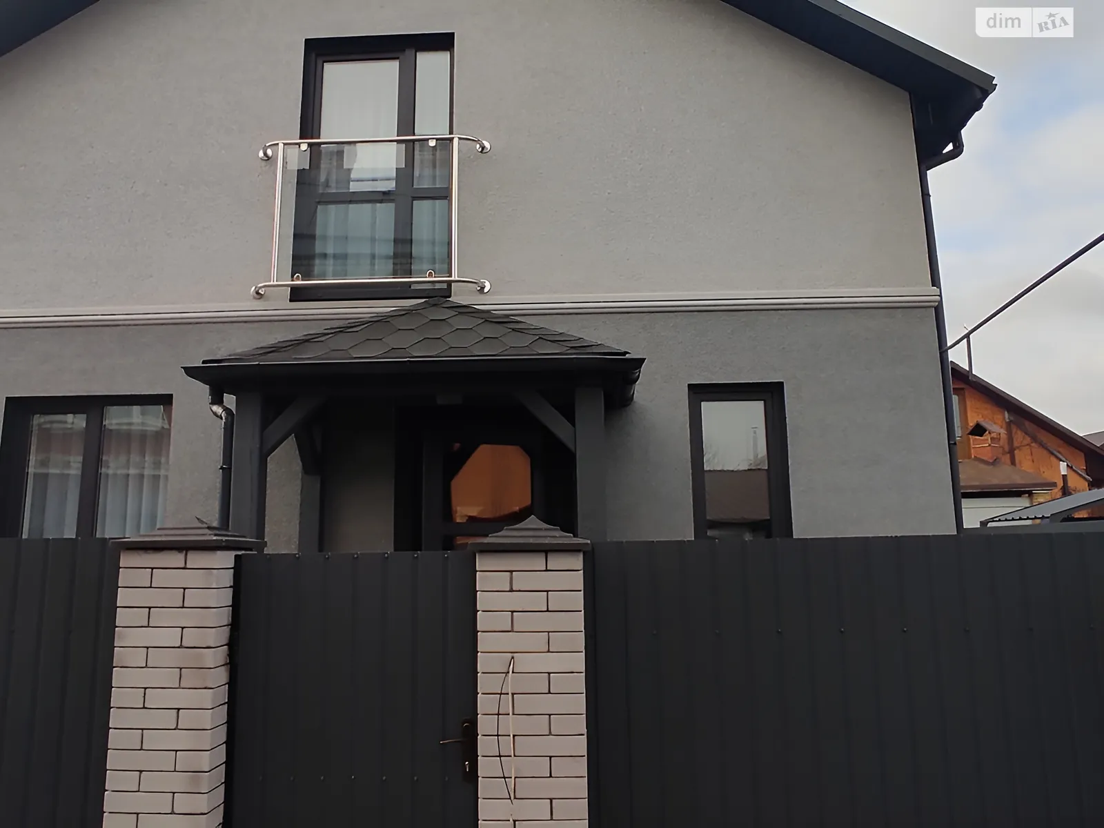 Продается дом на 2 этажа 106 кв. м с бассейном, цена: 142000 $ - фото 1