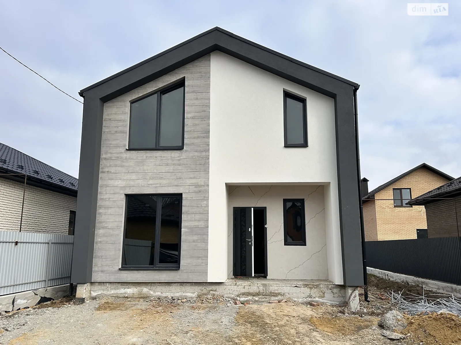 Продается дом на 2 этажа 125 кв. м с садом, цена: 95000 $ - фото 1