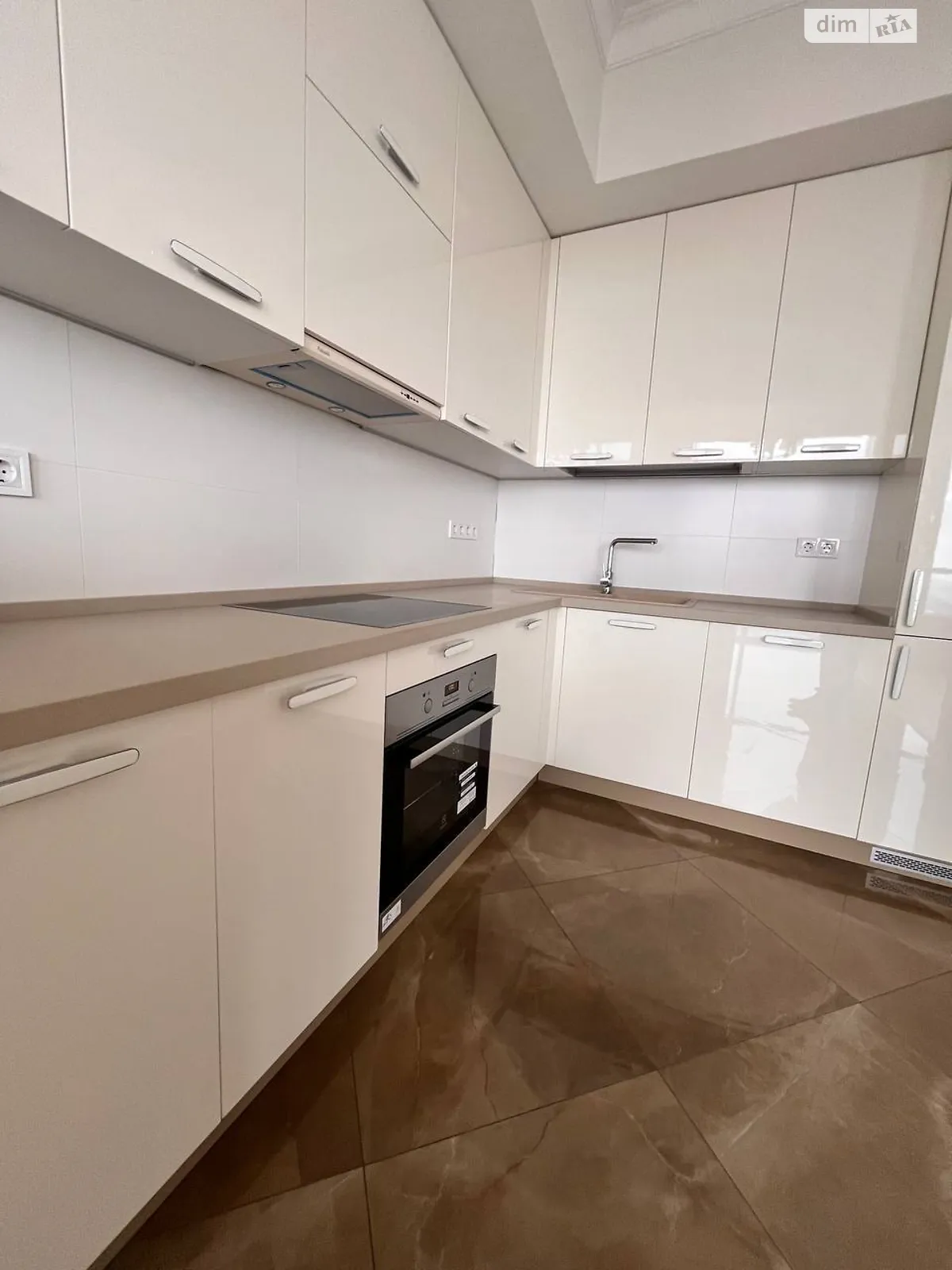 Продается 1-комнатная квартира 53.6 кв. м в Одессе, бул. Французский, 60В - фото 1