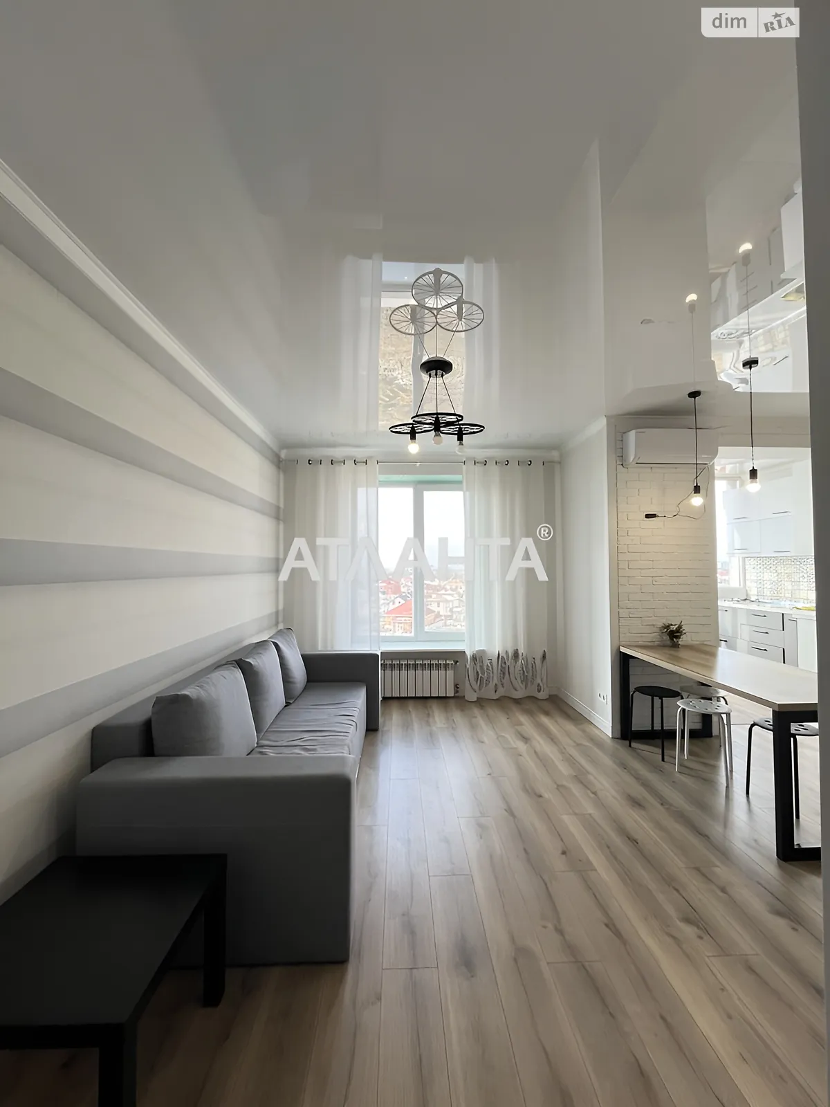 Продається 1-кімнатна квартира 43.2 кв. м у Фонтанці, вул. Чехова, 1/1 - фото 1