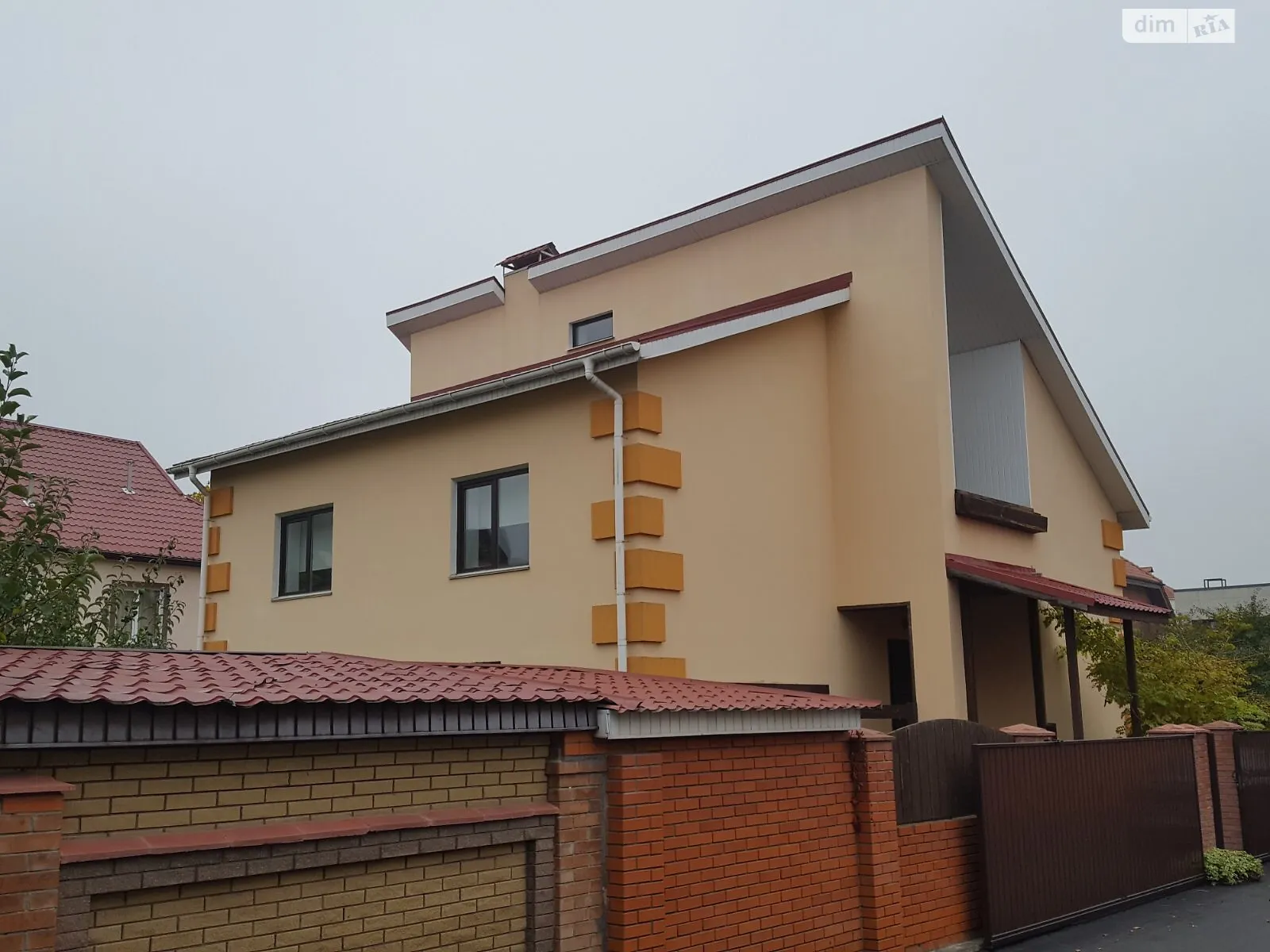 Продается дом на 2 этажа 224.9 кв. м с баней/сауной, цена: 285000 $ - фото 1