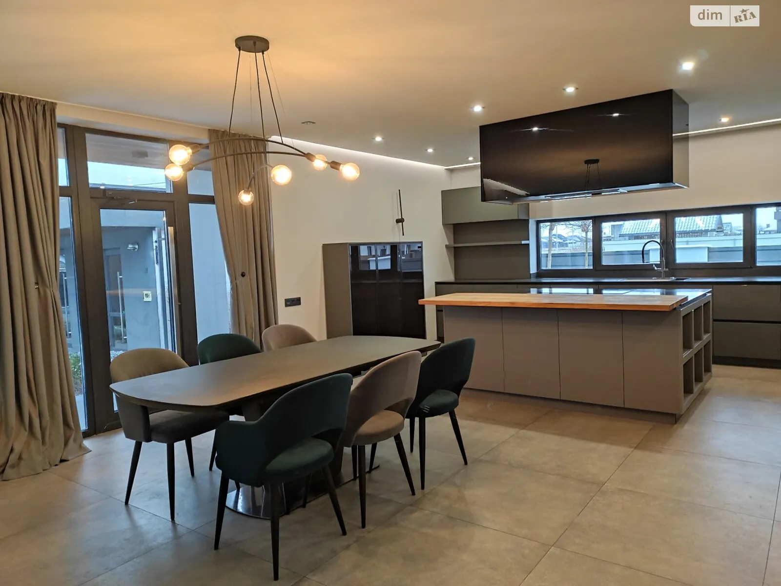 Сдается в аренду одноэтажный дом 150 кв. м с участком, цена: 1750 $ - фото 1