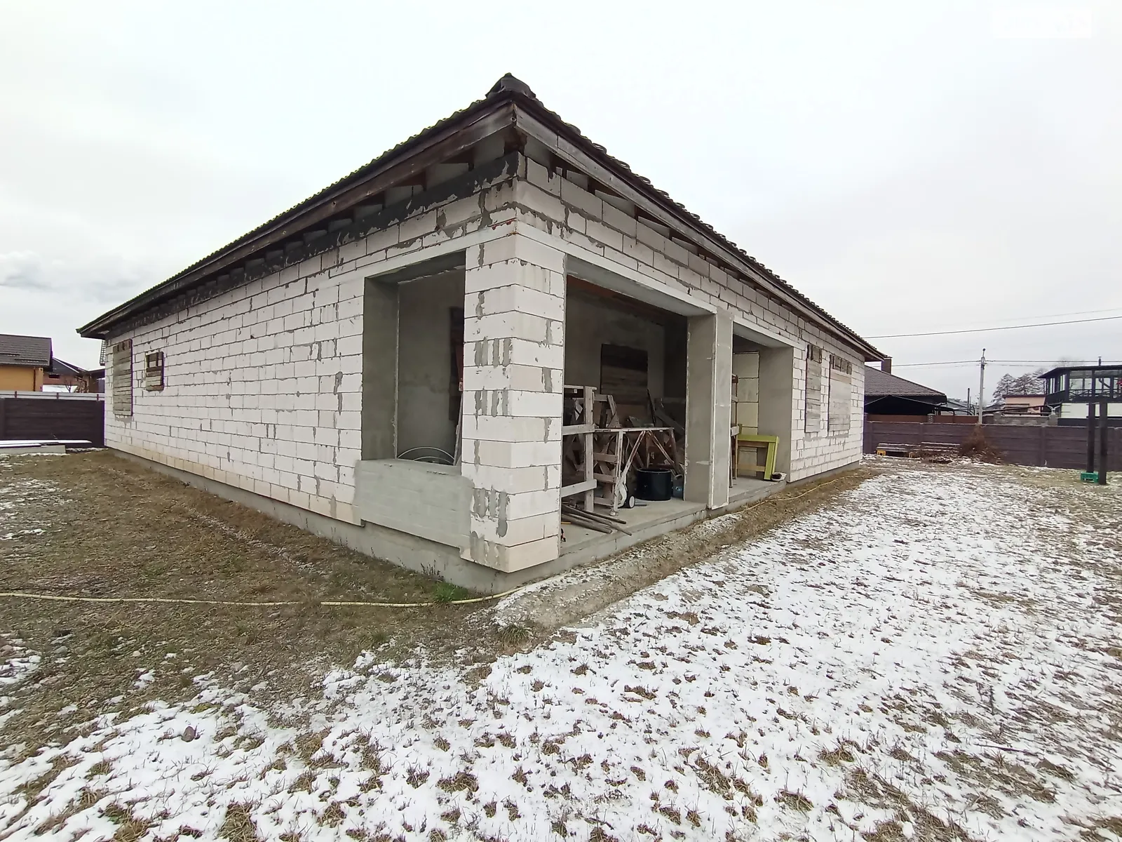 Продается одноэтажный дом 186.7 кв. м с камином, цена: 98000 $ - фото 1