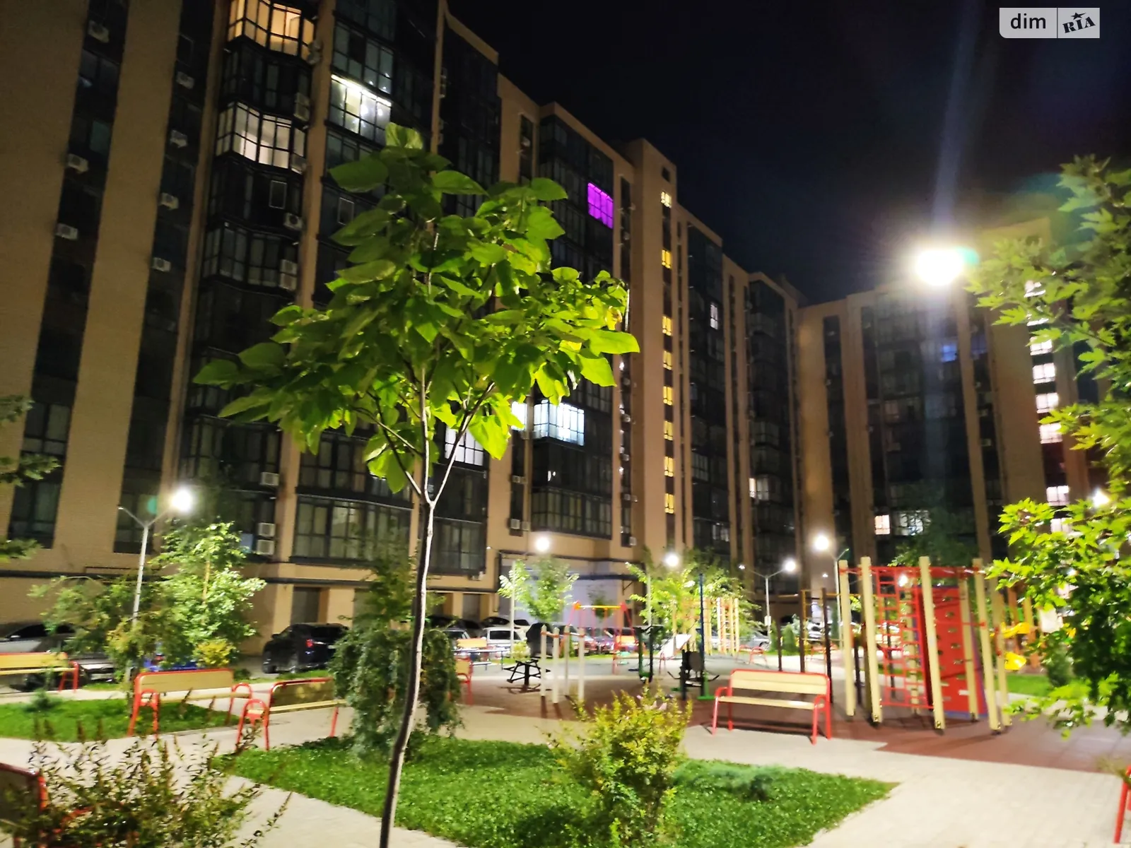Продается 1-комнатная квартира 42 кв. м в Днепре, ул. Набережная Победы - фото 1