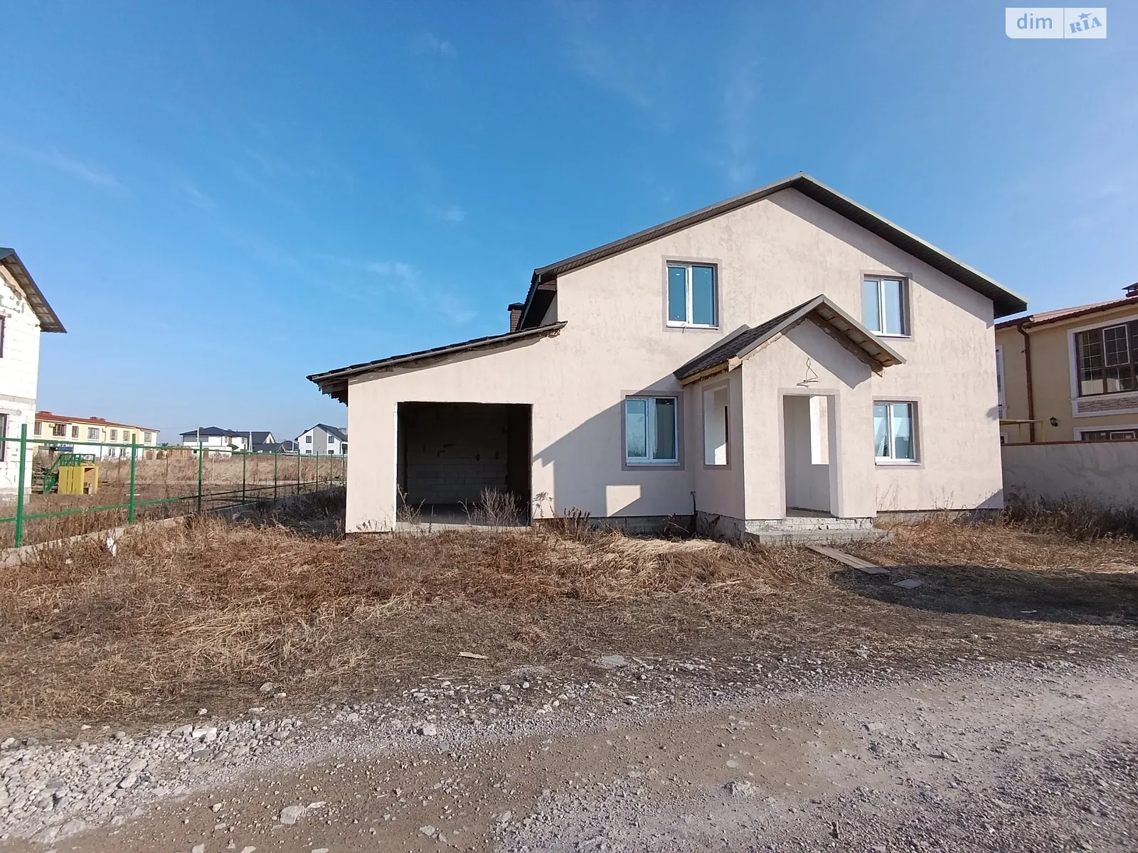 Продается дом на 2 этажа 153 кв. м с садом, цена: 130000 $ - фото 1