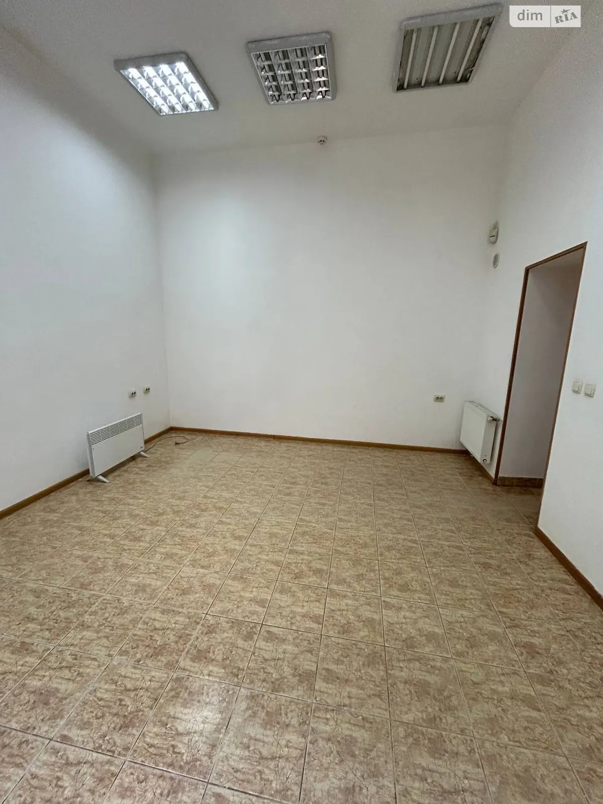 Продается помещения свободного назначения 36 кв. м в 3-этажном здании, цена: 73500 $ - фото 1