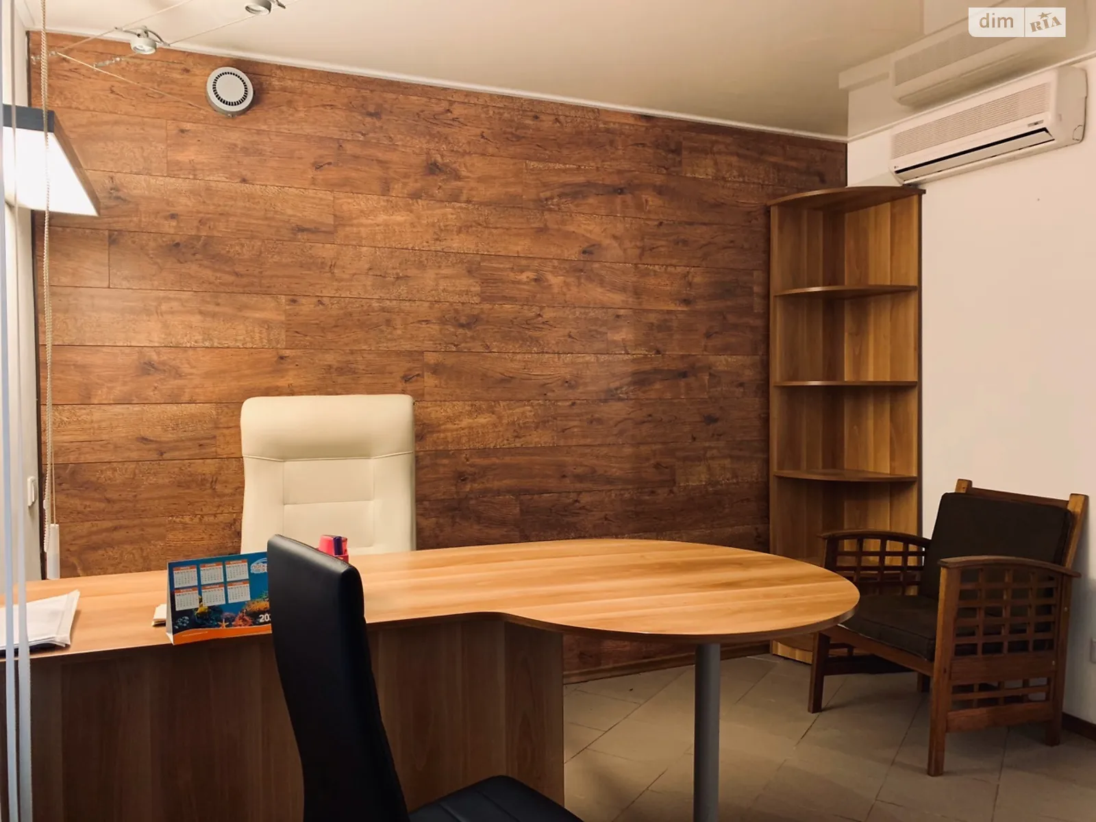 Продается офис 31.4 кв. м в бизнес-центре, цена: 56999 $ - фото 1