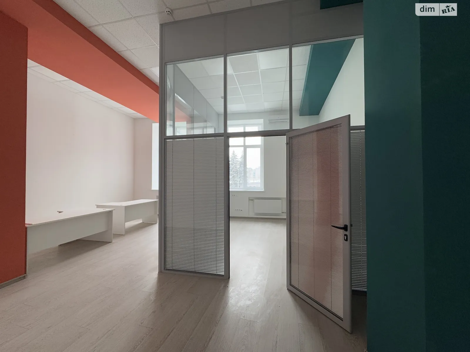 Сдается в аренду офис 560 кв. м в бизнес-центре, цена: 10640 $ - фото 1