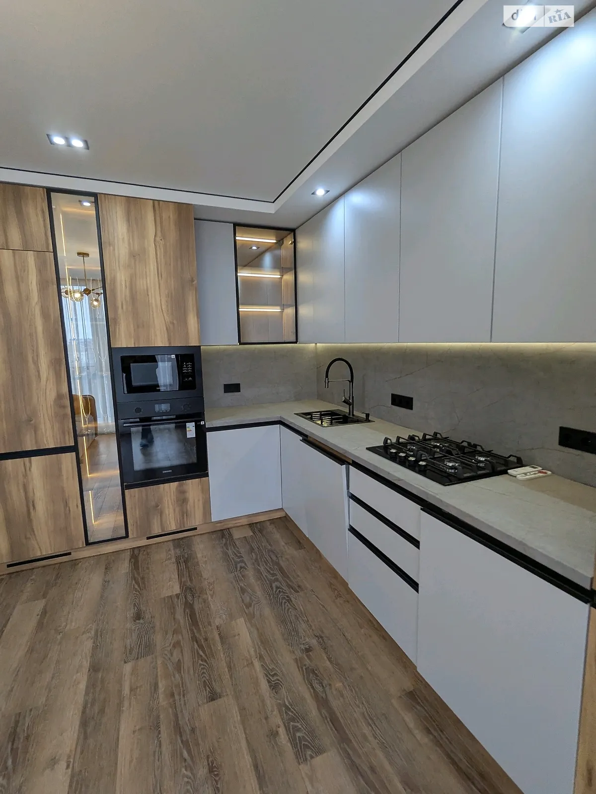 Продается 2-комнатная квартира 58 кв. м в Ивано-Франковске, ул. Национальной Гвардии, 3 - фото 1