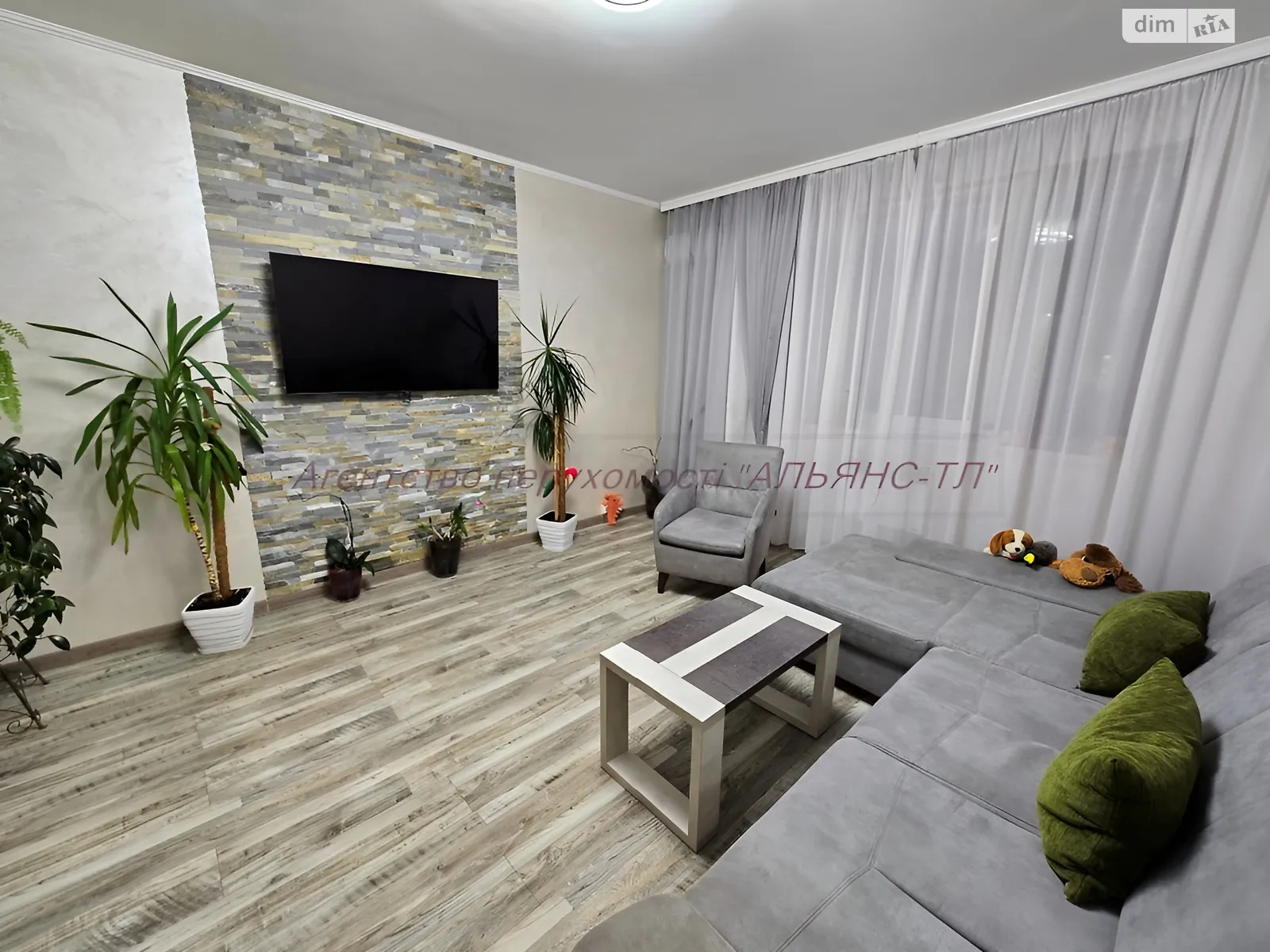 Продается 3-комнатная квартира 72.5 кв. м в Ужгороде, цена: 78500 $ - фото 1