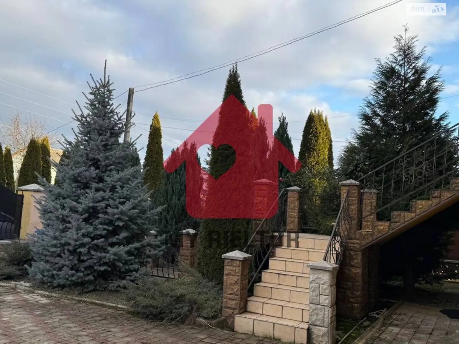 Продается дом на 4 этажа 800 кв. м с камином, цена: 500000 $ - фото 1