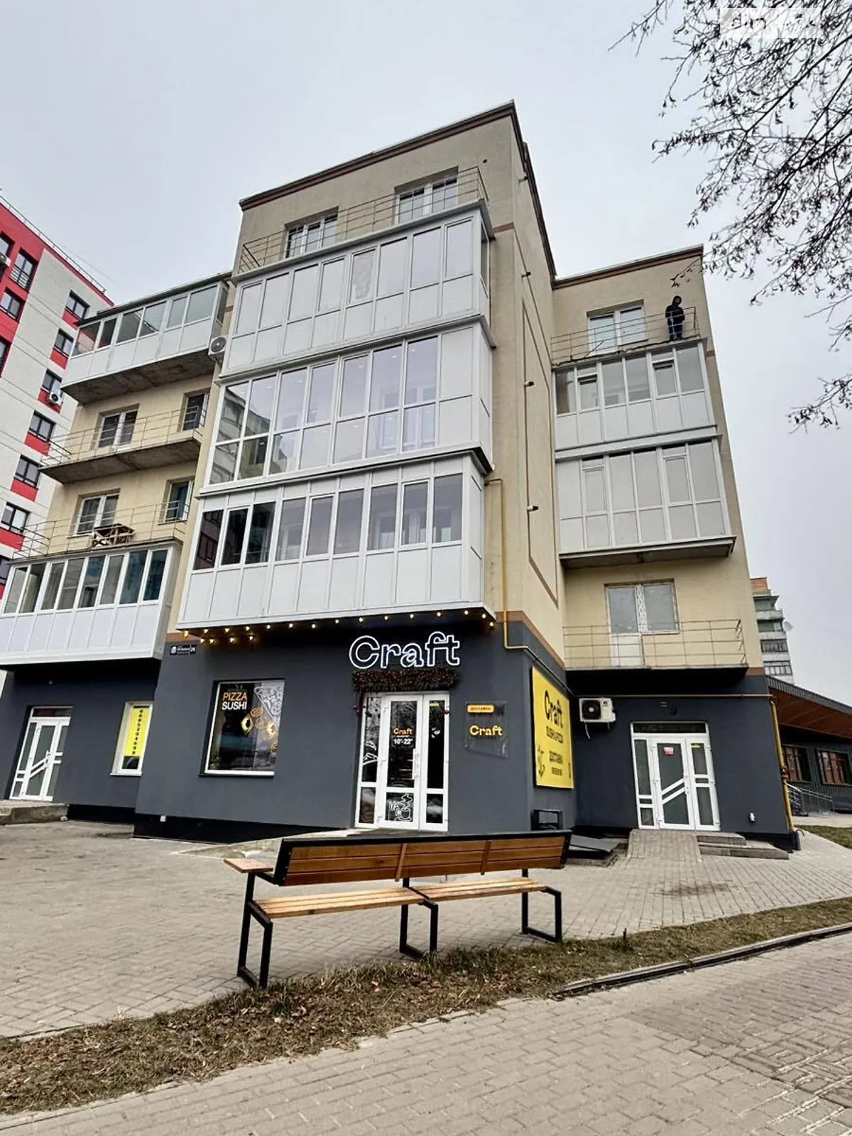 Продается 3-комнатная квартира 76 кв. м в Ровно, ул. 24 Августа, 26 - фото 1