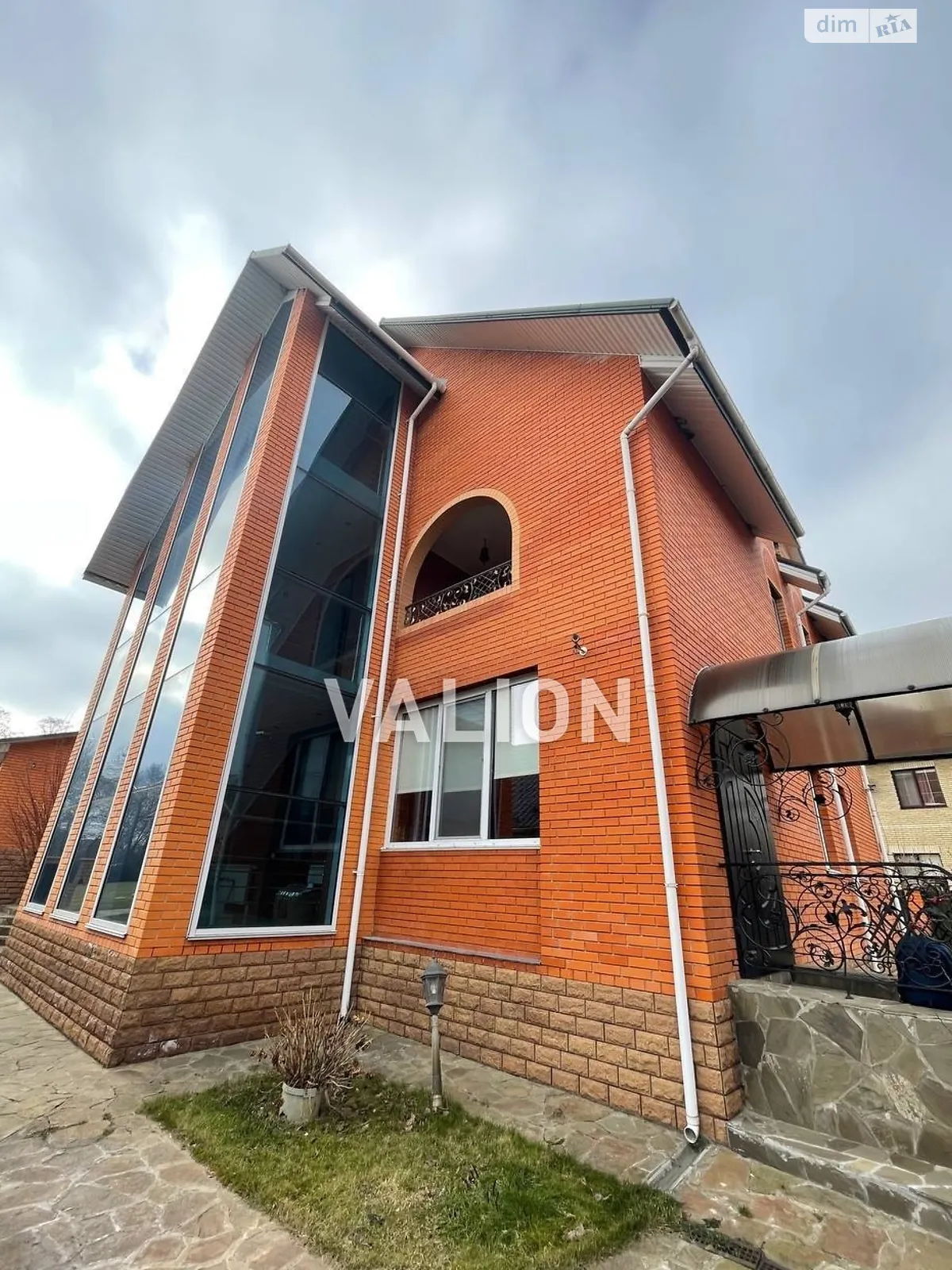 Продается дом на 3 этажа 468.2 кв. м с верандой, цена: 269900 $ - фото 1