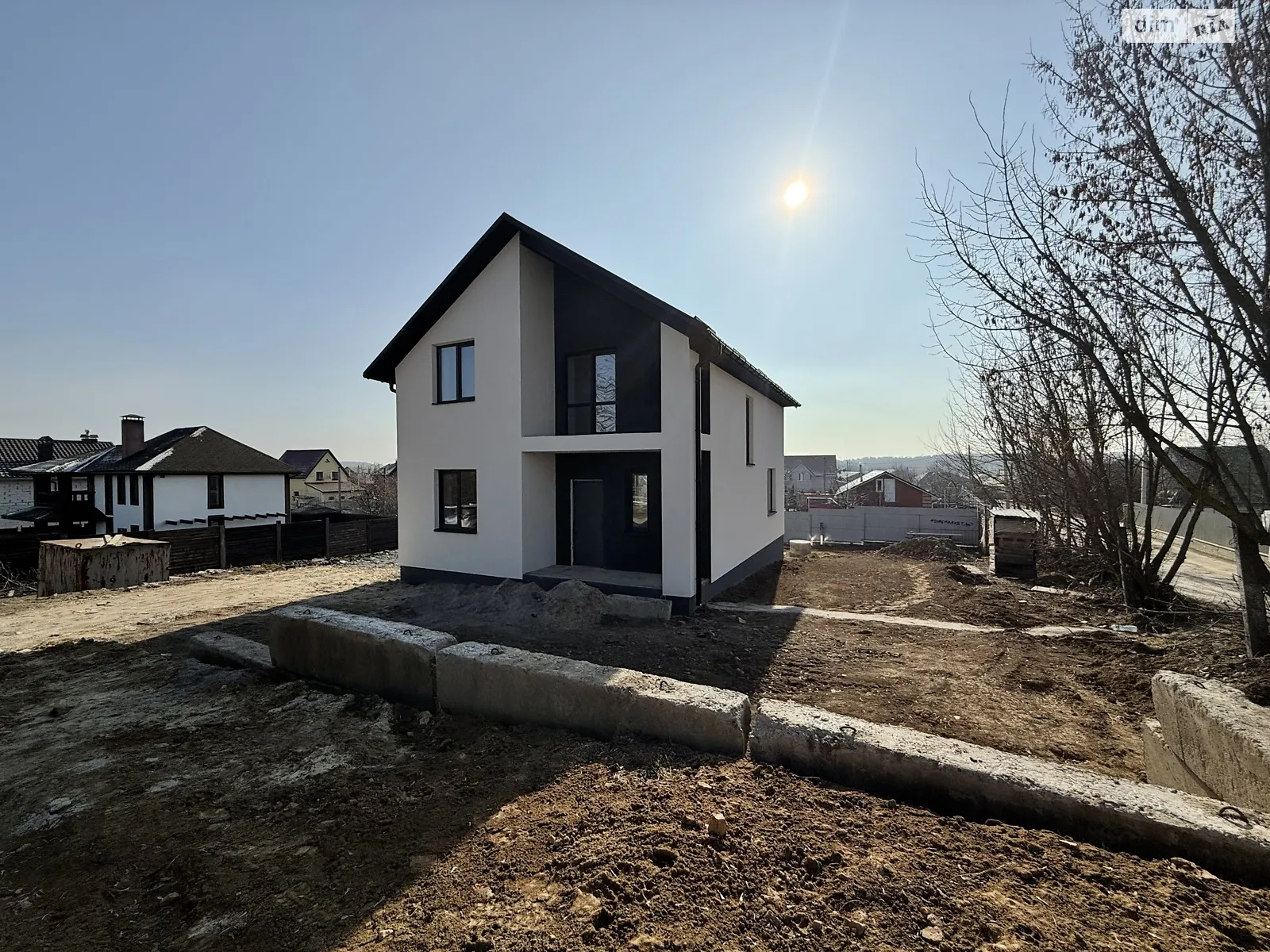 Продается дом на 2 этажа 115 кв. м с подвалом, цена: 90000 $ - фото 1