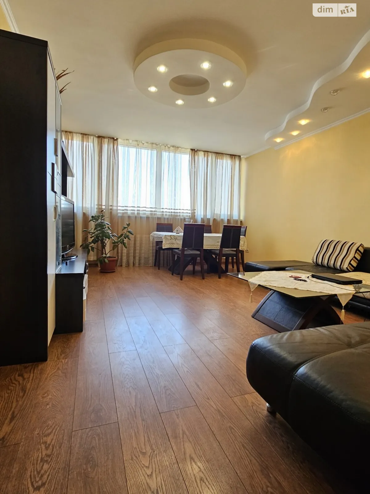 Продається 2-кімнатна квартира 77.8 кв. м у Одесі, вул. Старицького - фото 1