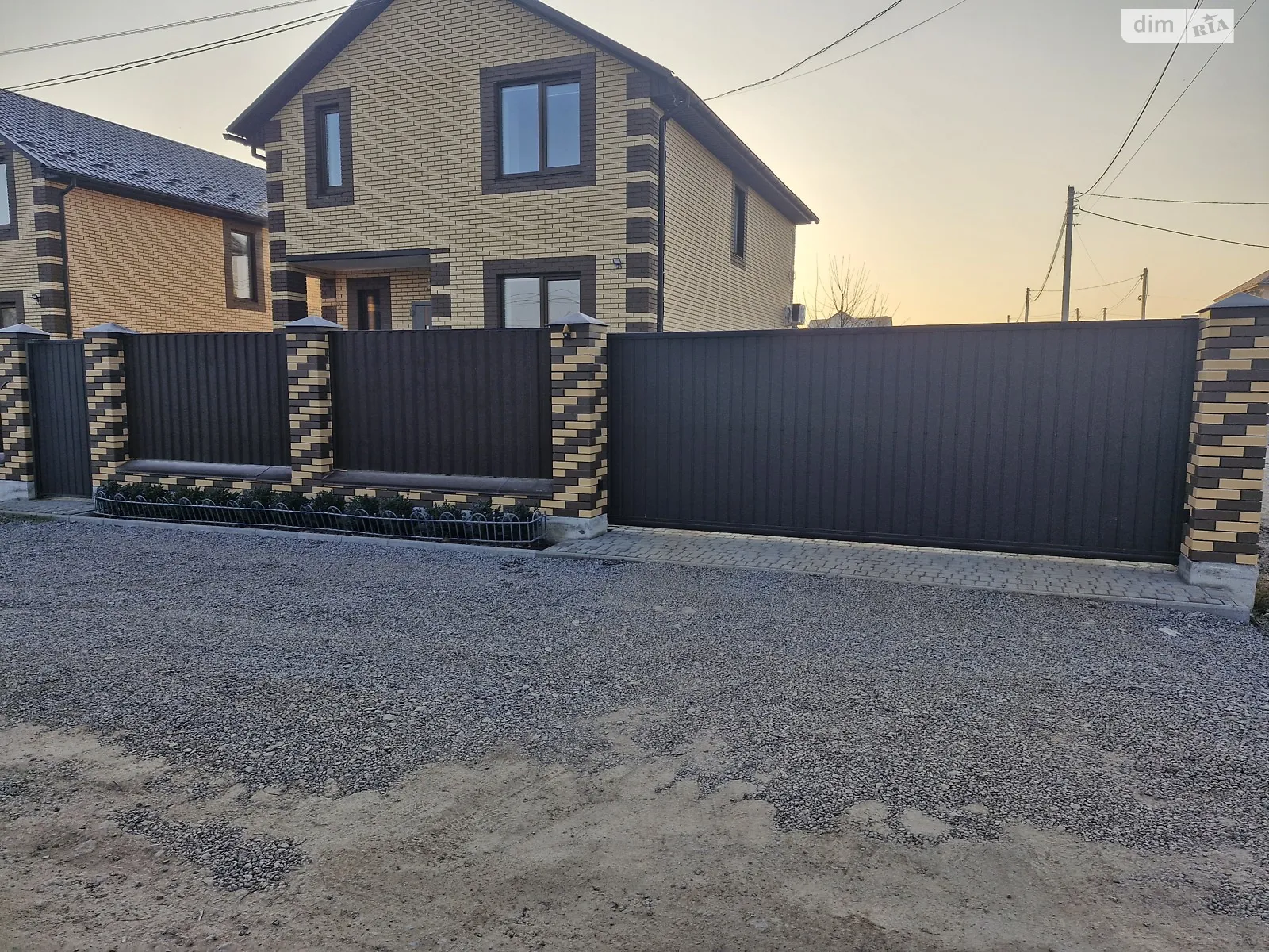 Продается дом на 2 этажа 120 кв. м с балконом, цена: 210000 $ - фото 1
