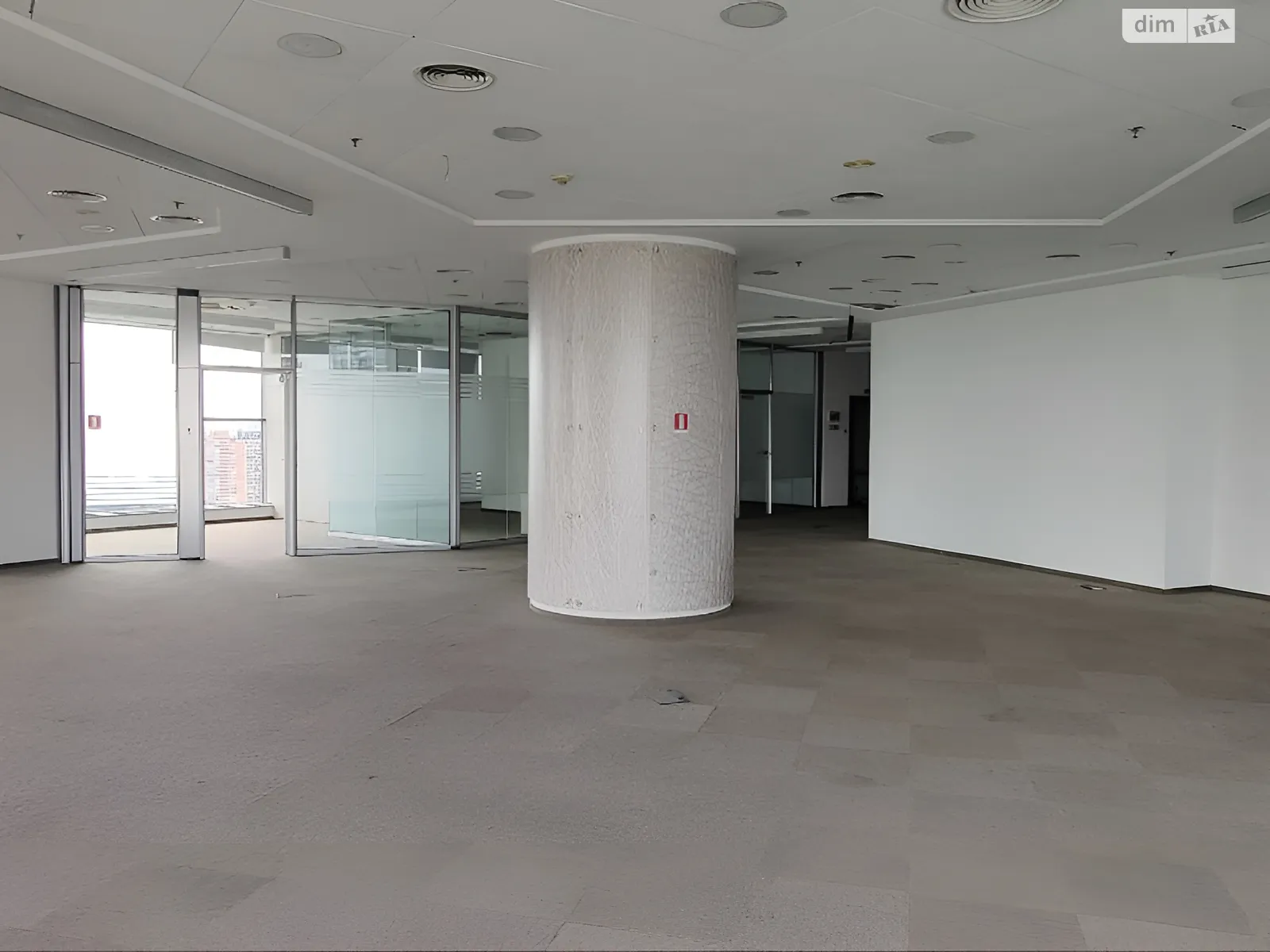 Сдается в аренду офис 645 кв. м в бизнес-центре, цена: 27400 $ - фото 1