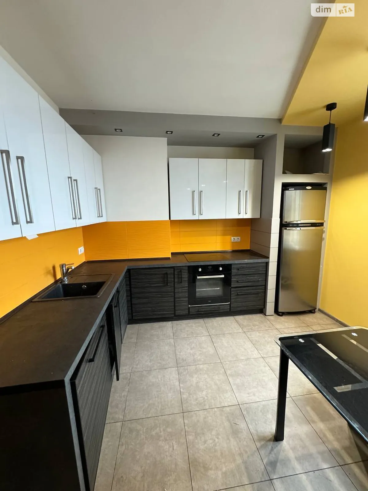 Продается 3-комнатная квартира 83 кв. м в Черновцах, ул. Черноморская, 4А - фото 1