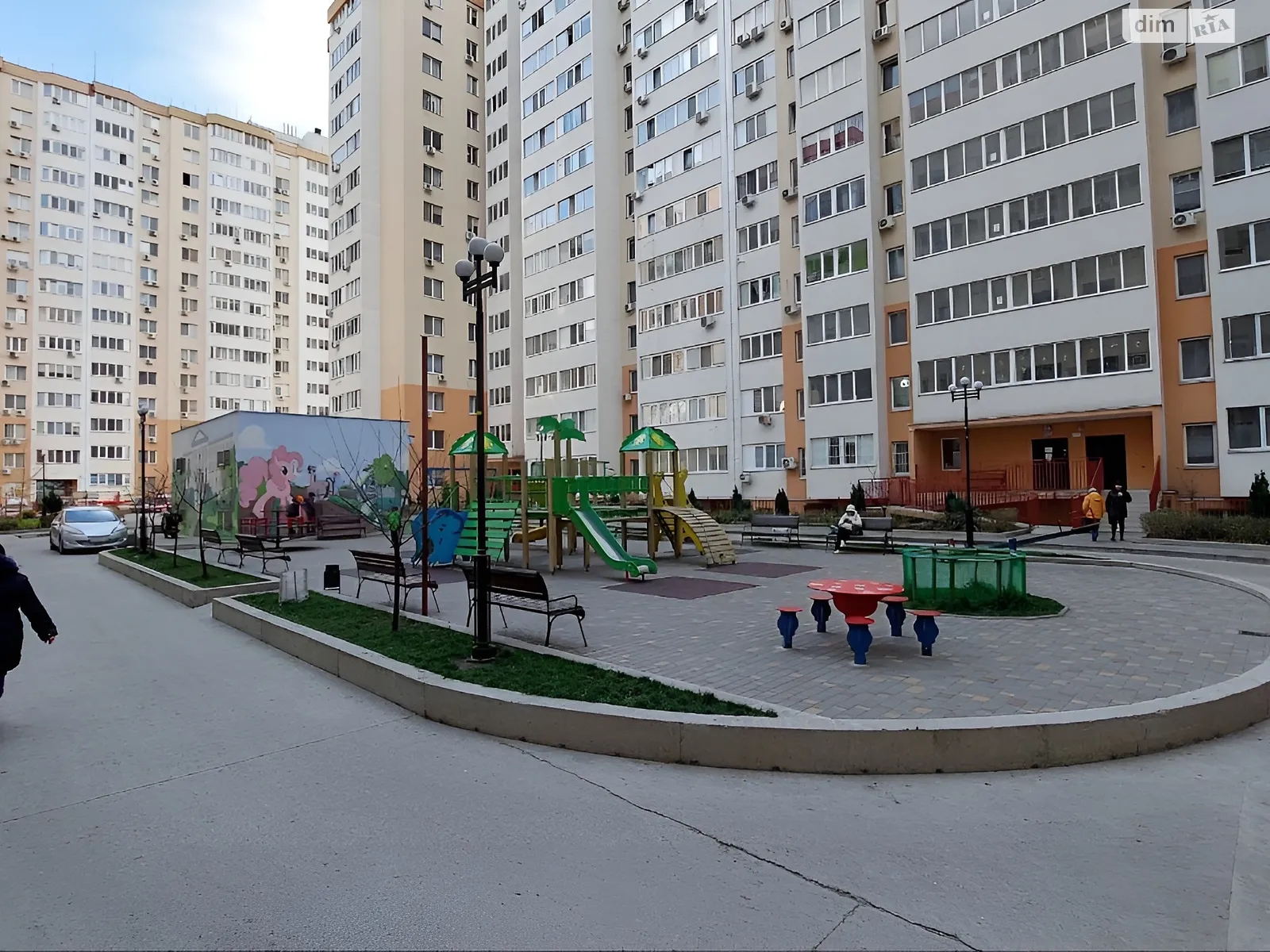 Продается 1-комнатная квартира 40 кв. м в Лиманке, мас. Радужный, 23 - фото 1