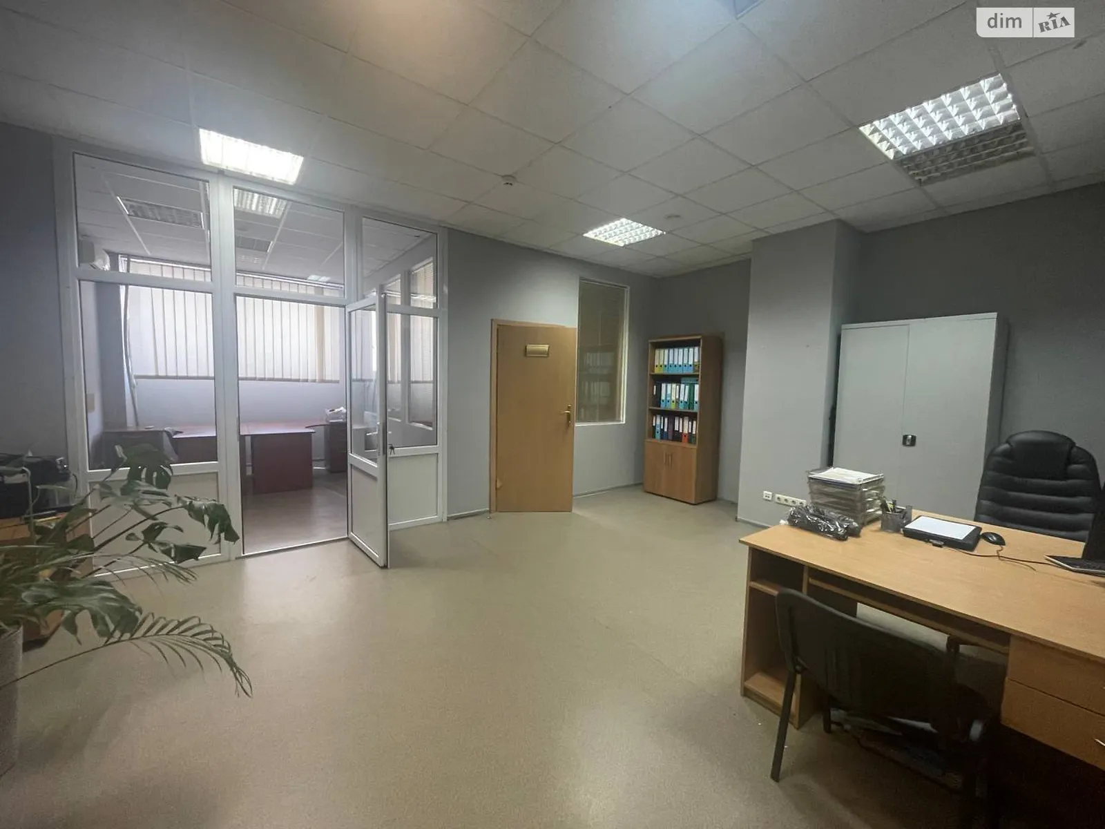 Здається в оренду офіс 60.59 кв. м в бізнес-центрі, цена: 21207 грн - фото 1
