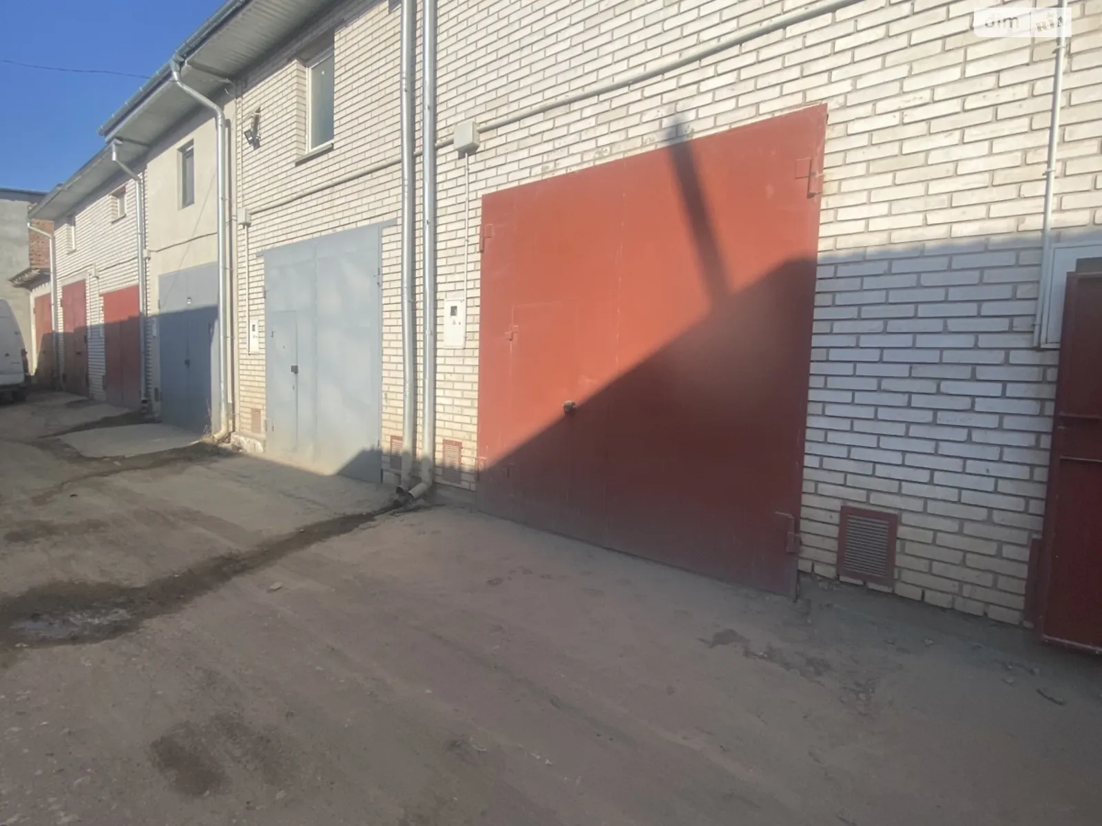 Продается место в гаражном кооперативе под бус на 46 кв. м, цена: 13500 $ - фото 1