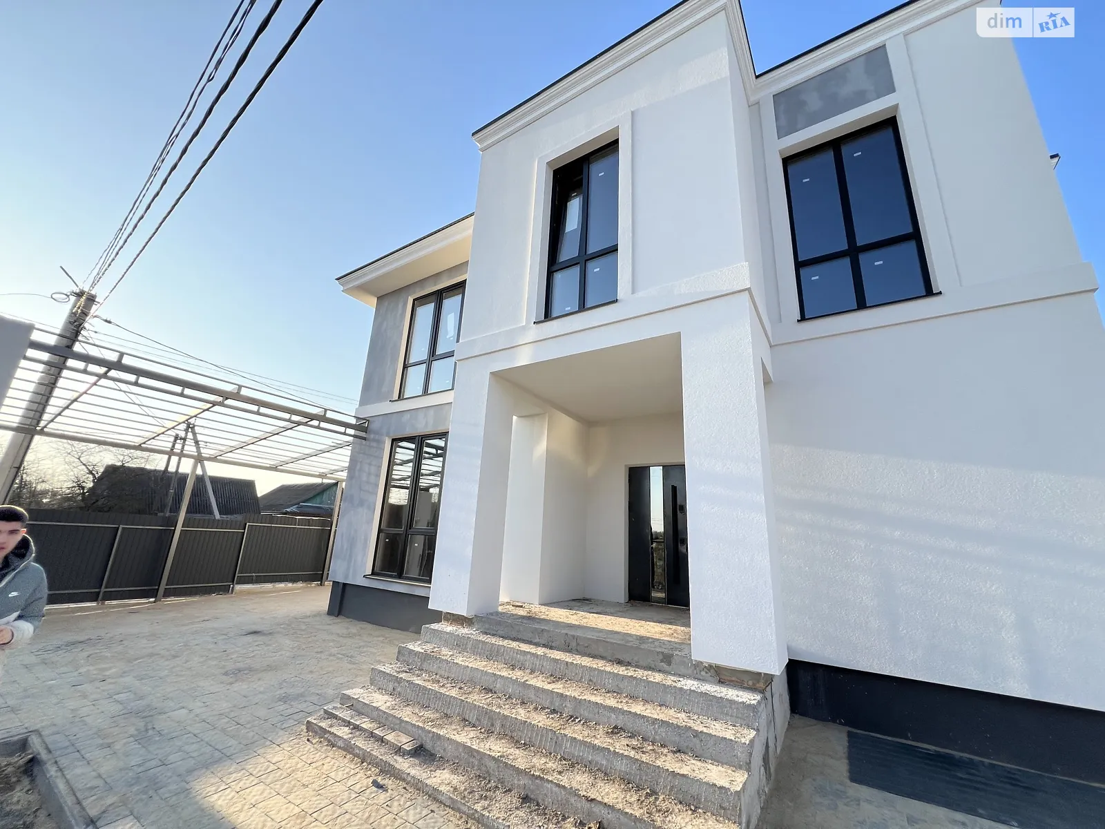 Продается дом на 2 этажа 170 кв. м с бассейном, цена: 160000 $ - фото 1