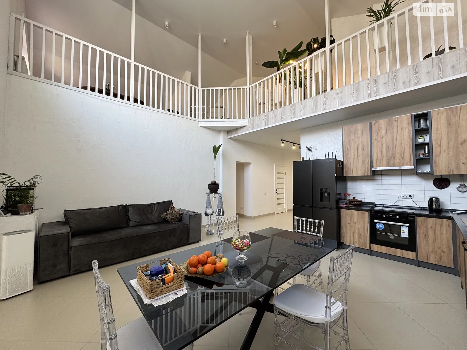 Продается дом на 2 этажа 160 кв. м с гаражом, цена: 170000 $ - фото 1