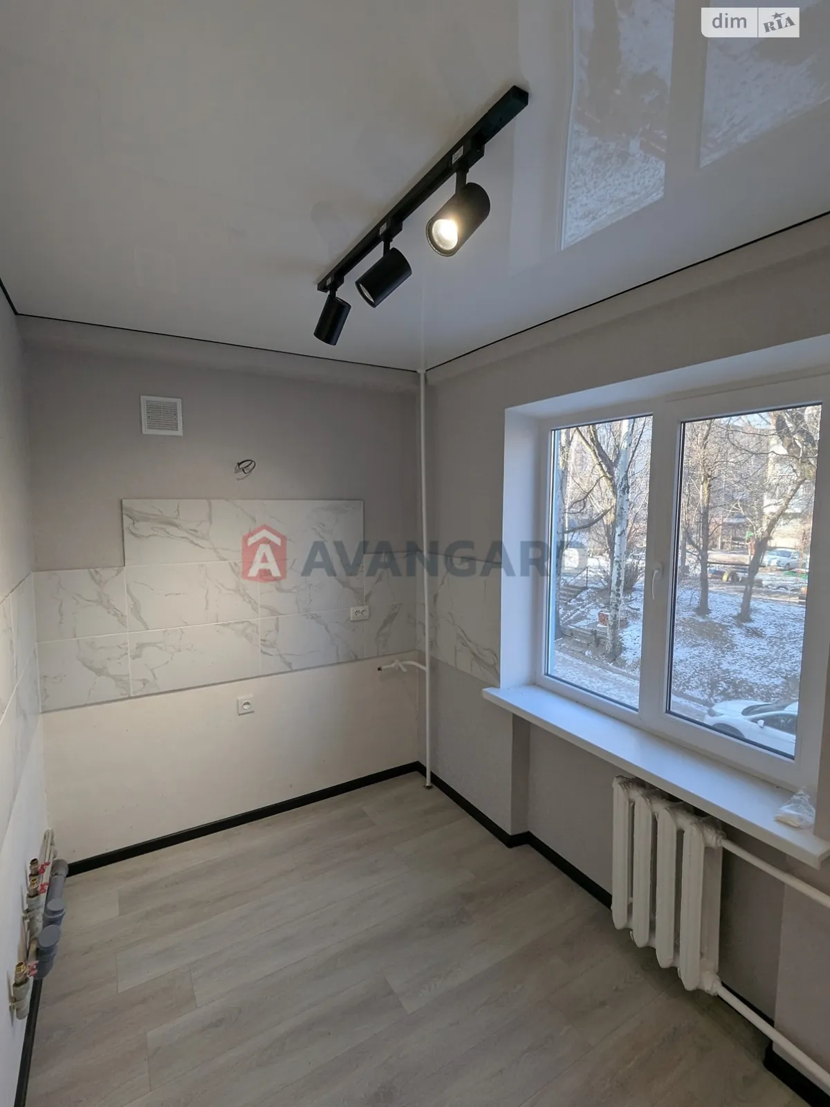 Продается 2-комнатная квартира 42 кв. м в Каменском, ул. Звенигородская, 33 - фото 1