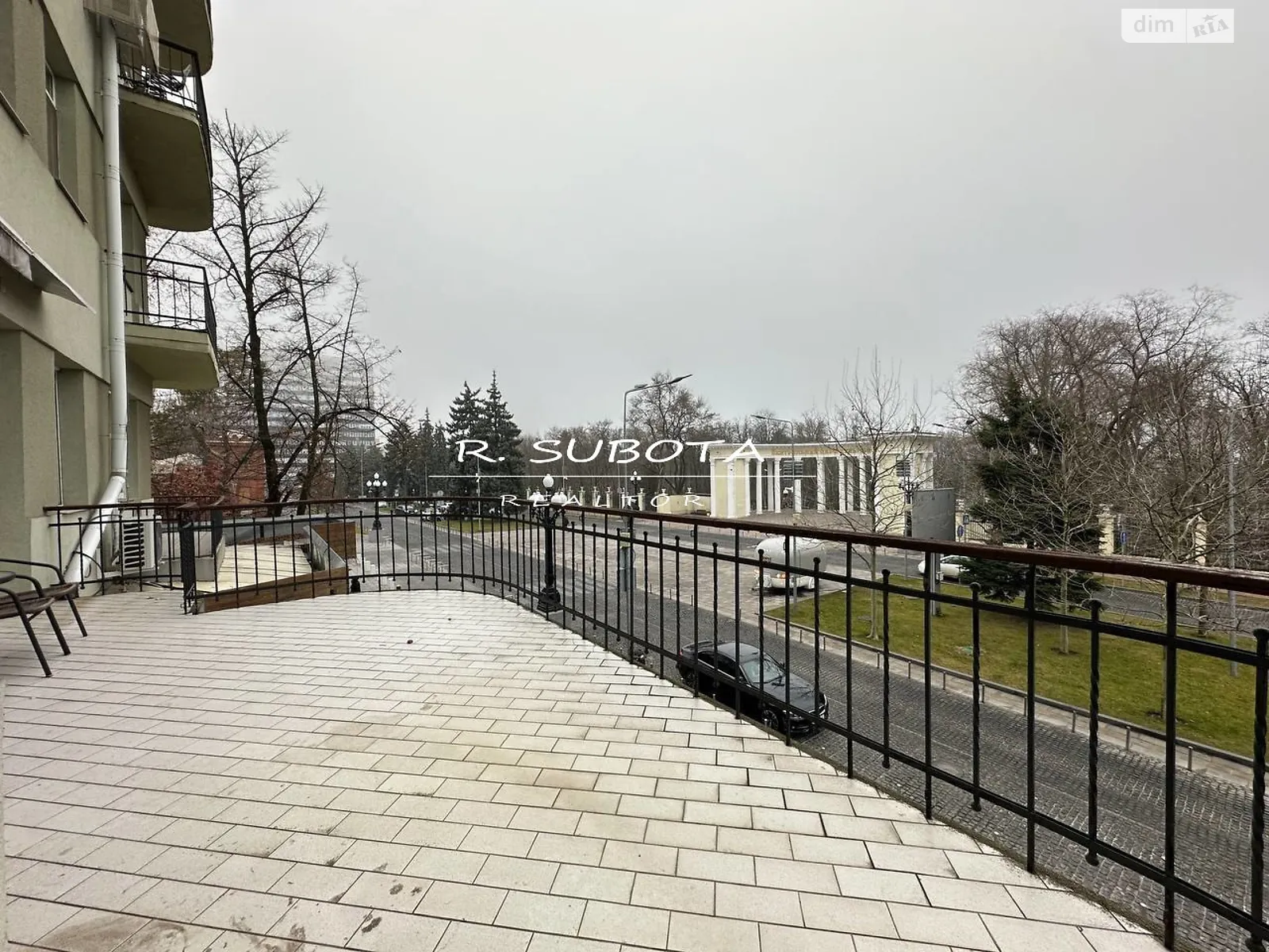 Здається в оренду 6-кімнатна квартира 305 кв. м у Дніпрі, пл. Шевченко Тараса, 6 - фото 1
