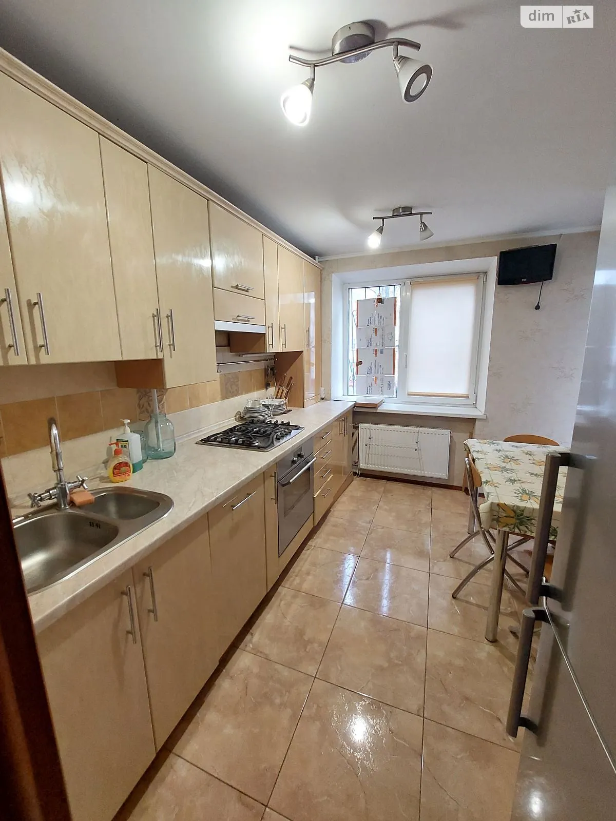 Продается 3-комнатная квартира 65 кв. м в Черкассах, ул. Кухарця Евгения - фото 1
