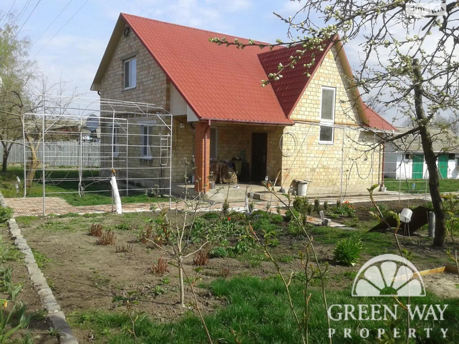 Продается дом на 2 этажа 160 кв. м с бассейном, цена: 38000 $ - фото 1