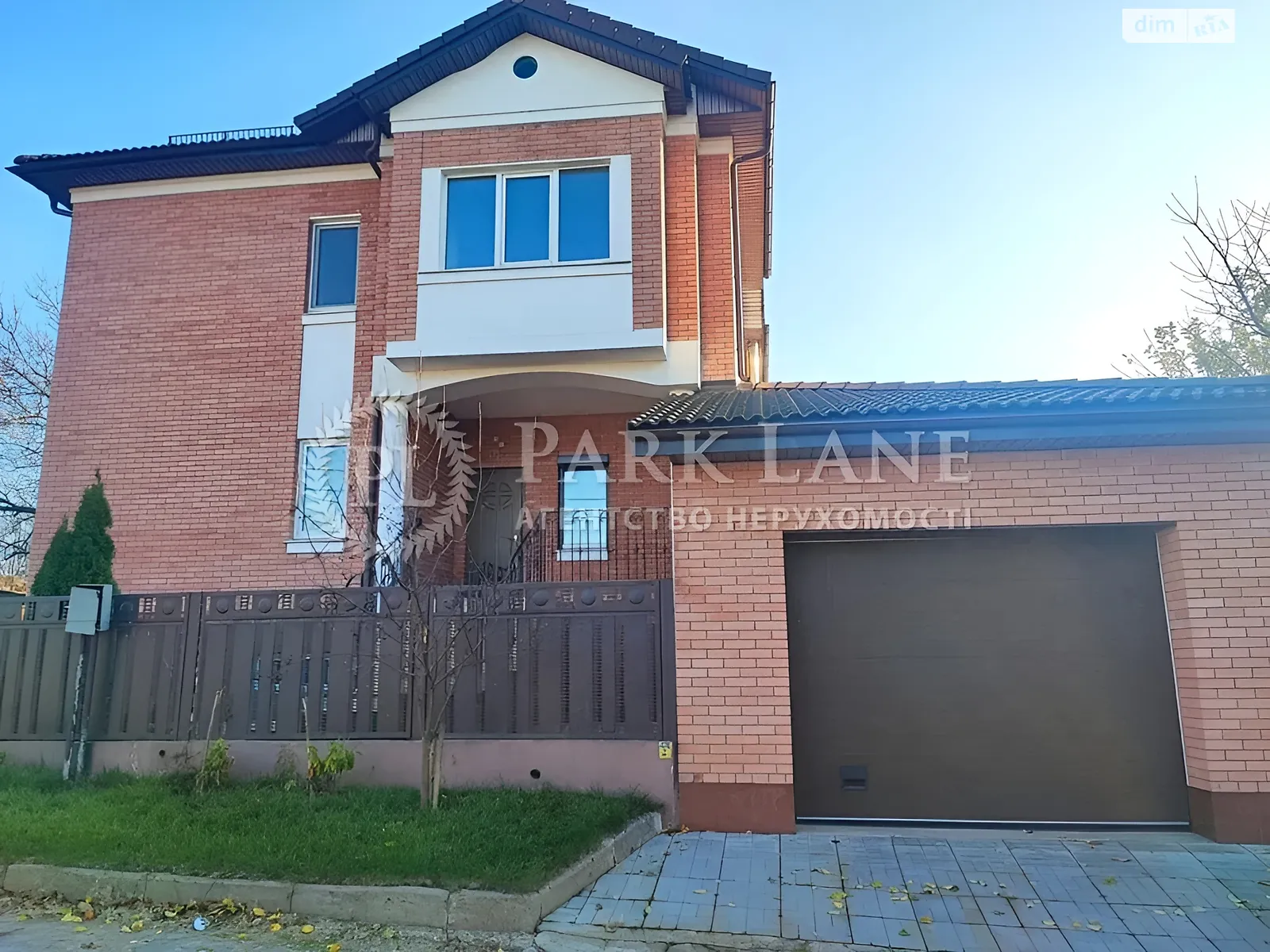 Продается дом на 3 этажа 323 кв. м с баней/сауной, цена: 560000 $ - фото 1
