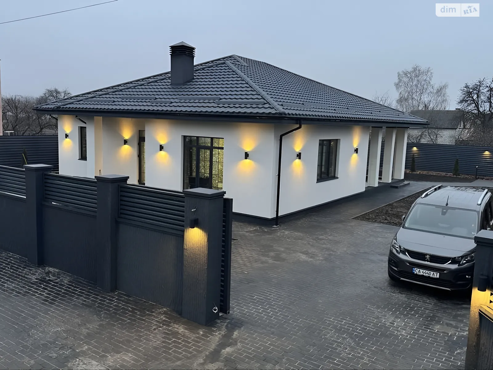 Продается одноэтажный дом 132 кв. м с камином, цена: 136000 $ - фото 1