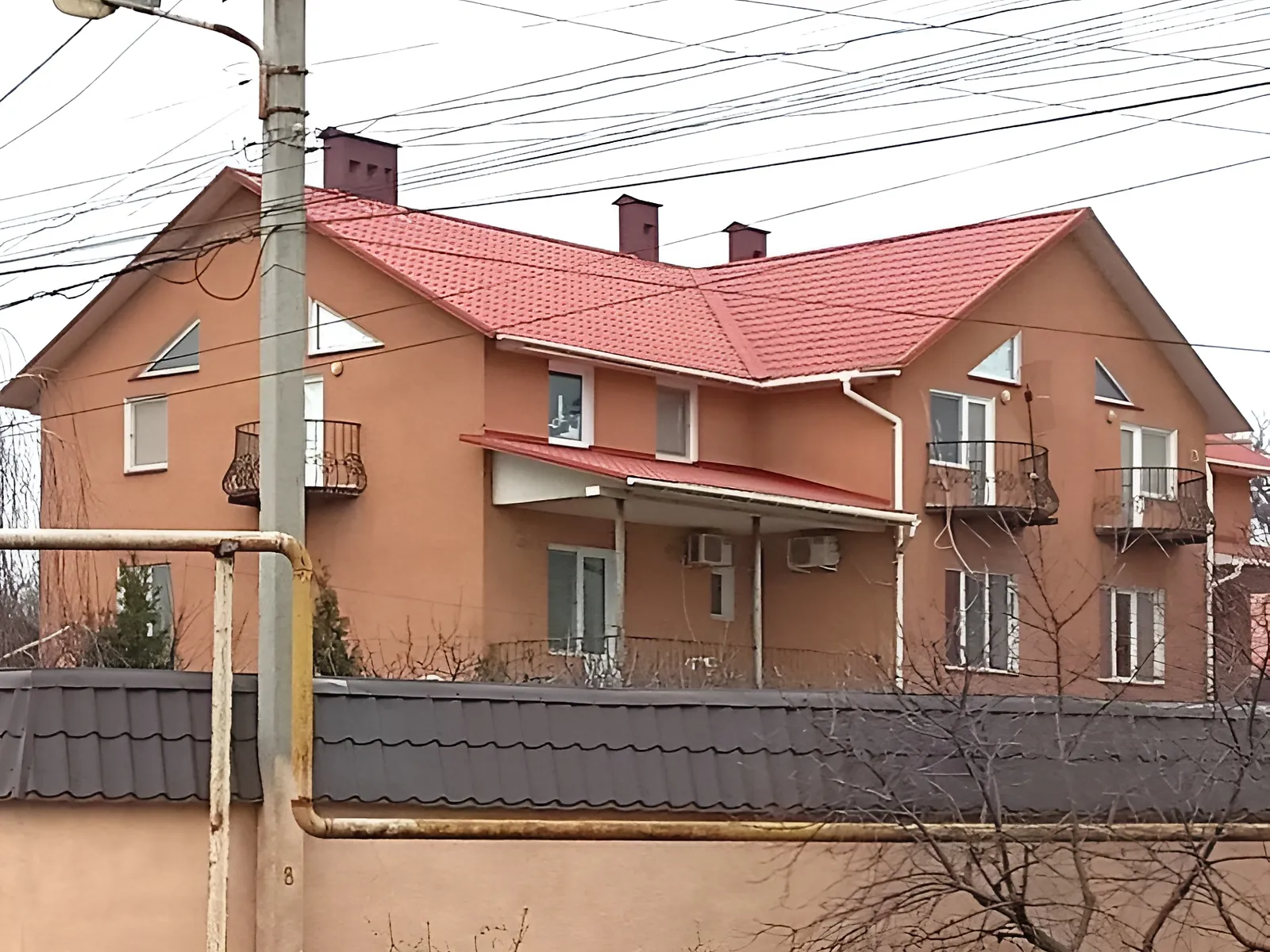 Сдается в аренду дом на 3 этажа 350 кв. м с мебелью, цена: 800 $ - фото 1