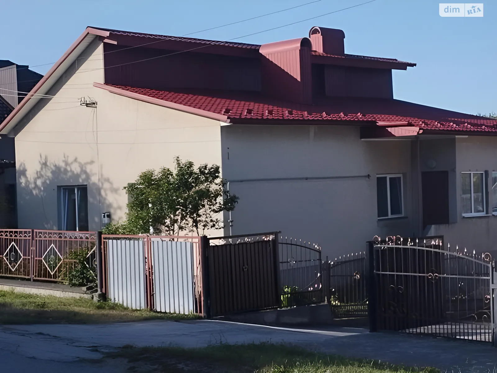 Продается дом на 2 этажа 100 кв. м с бассейном, цена: 58000 $ - фото 1